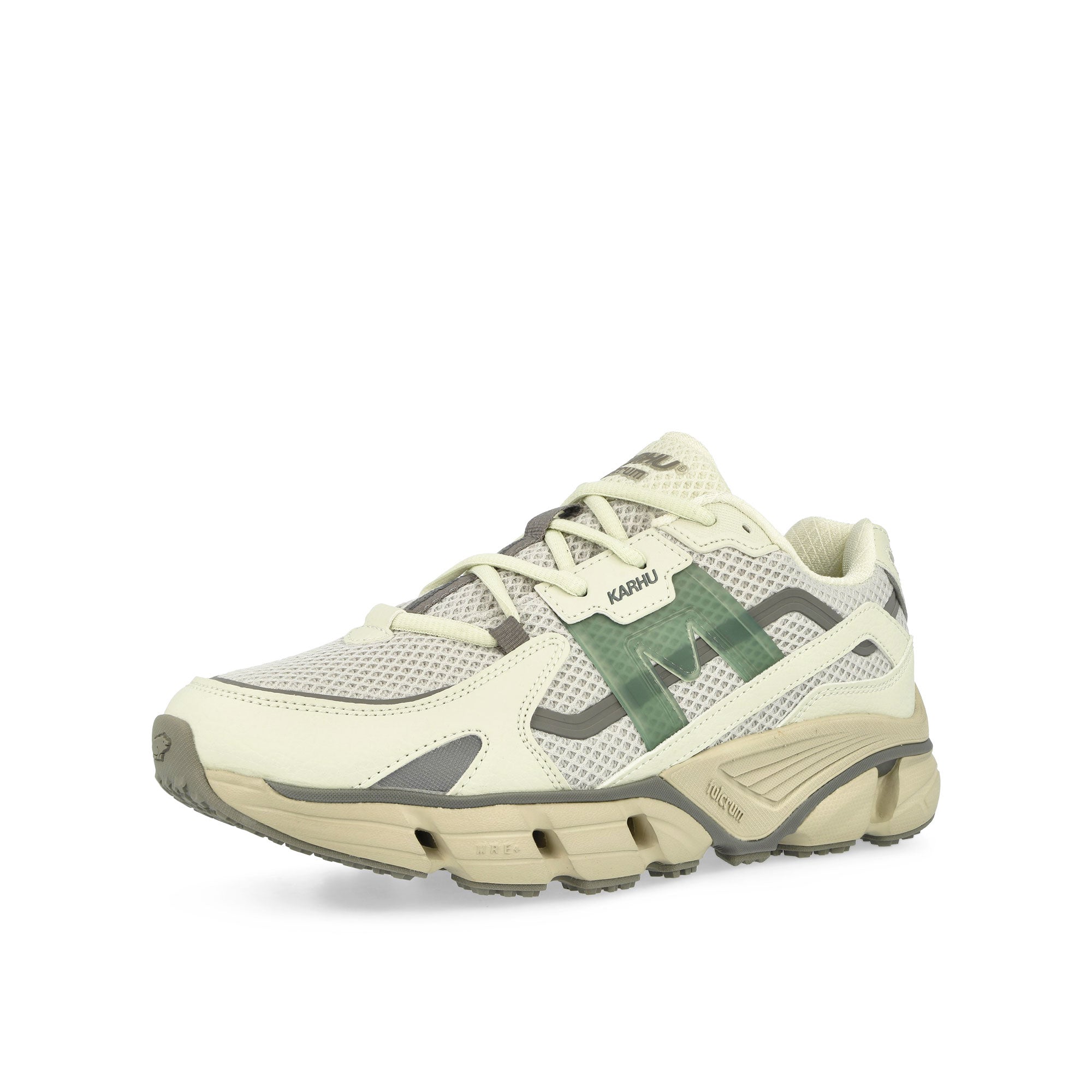 Karhu Super Fulcrum Icicle / Green Milieu Low Top Sneakers Close Up | Overkill