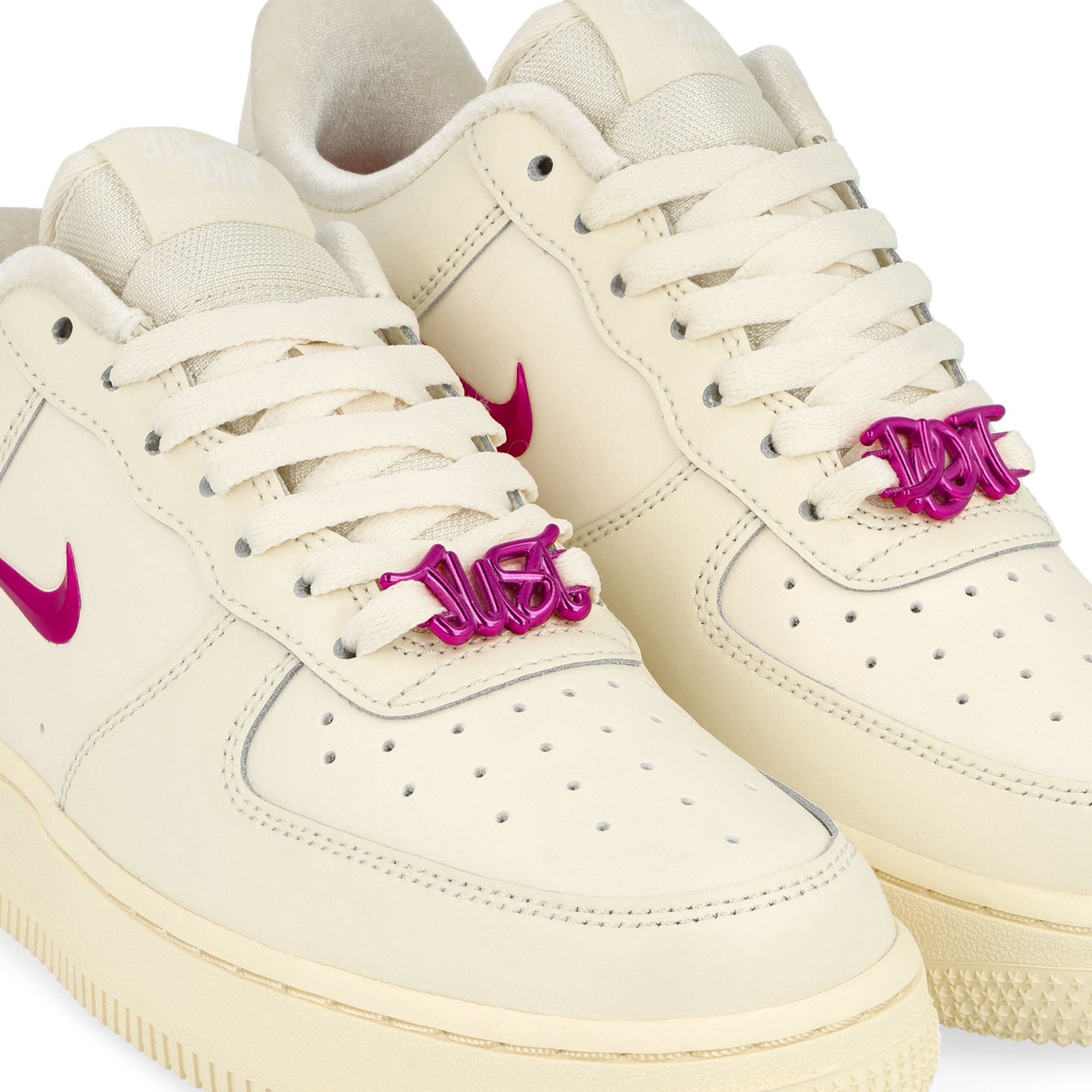 Nike Wmns Air Force 1 '07 SE Coconut Milk / Playful Pink - Alabaster Low Top Sneakers Detailfoto | Overkill