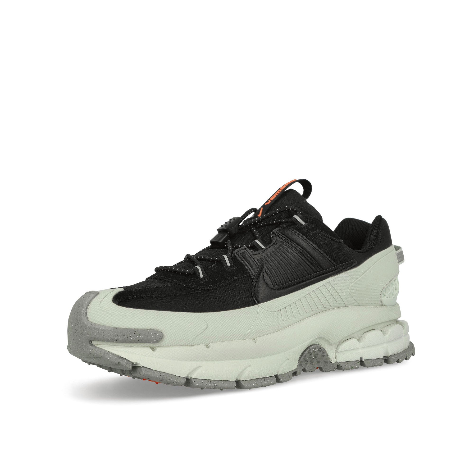 Nike Zoom Vomero Roam Black / Black - Light Silver - Jade Horizon Low Top Sneakers Close Up | Overkill