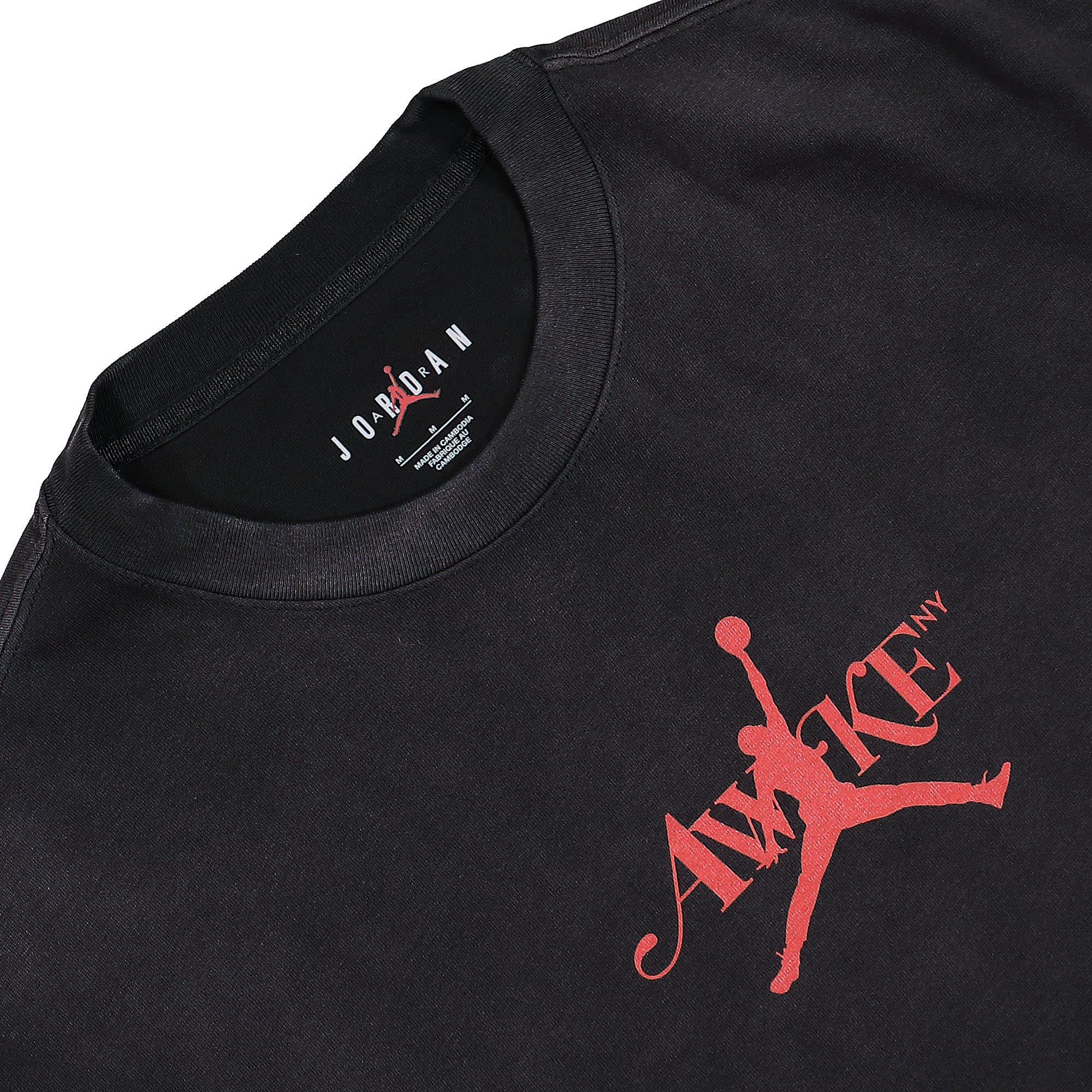 Jordan Solid T-Shirt Black / University Red T-Shirts Close-up | Overkill