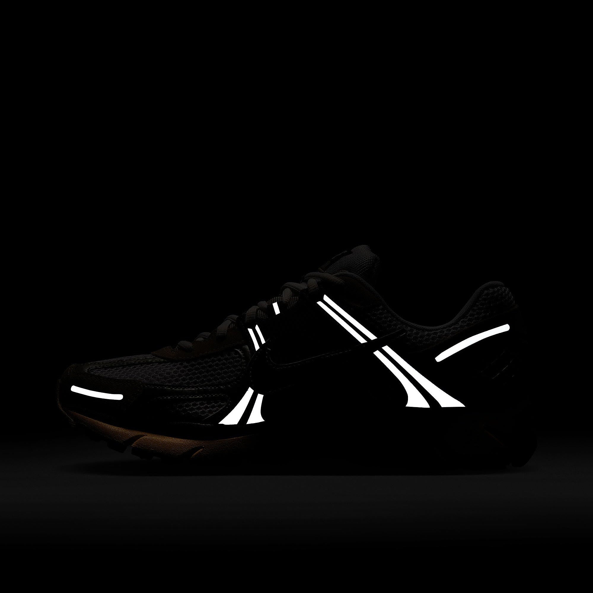 Nike Zoom Vomero 5 White / Thunder Blue - Cream II Low Top Sneakers Detail View 2 | Overkill