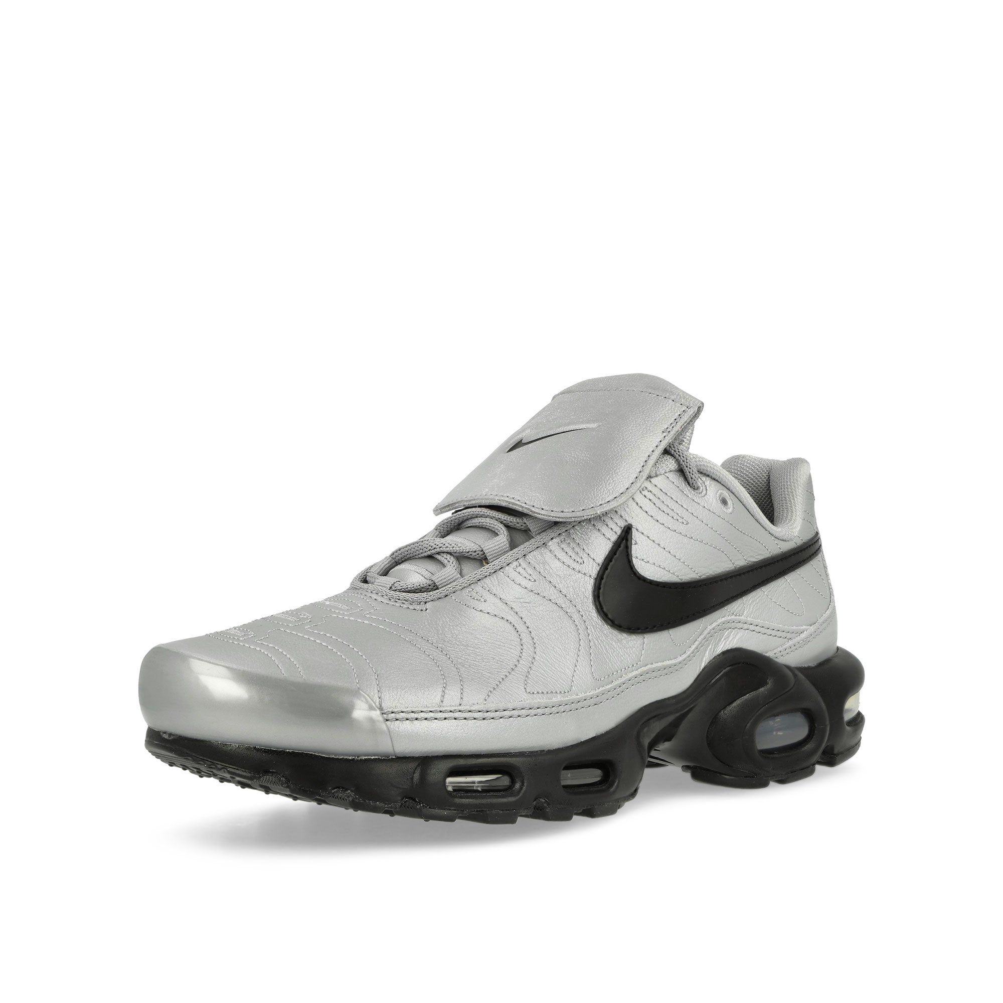 Nike Air Max Plus Wolf Grey / Black - Metallic Silver Low Top Sneakers Close Up | Overkill