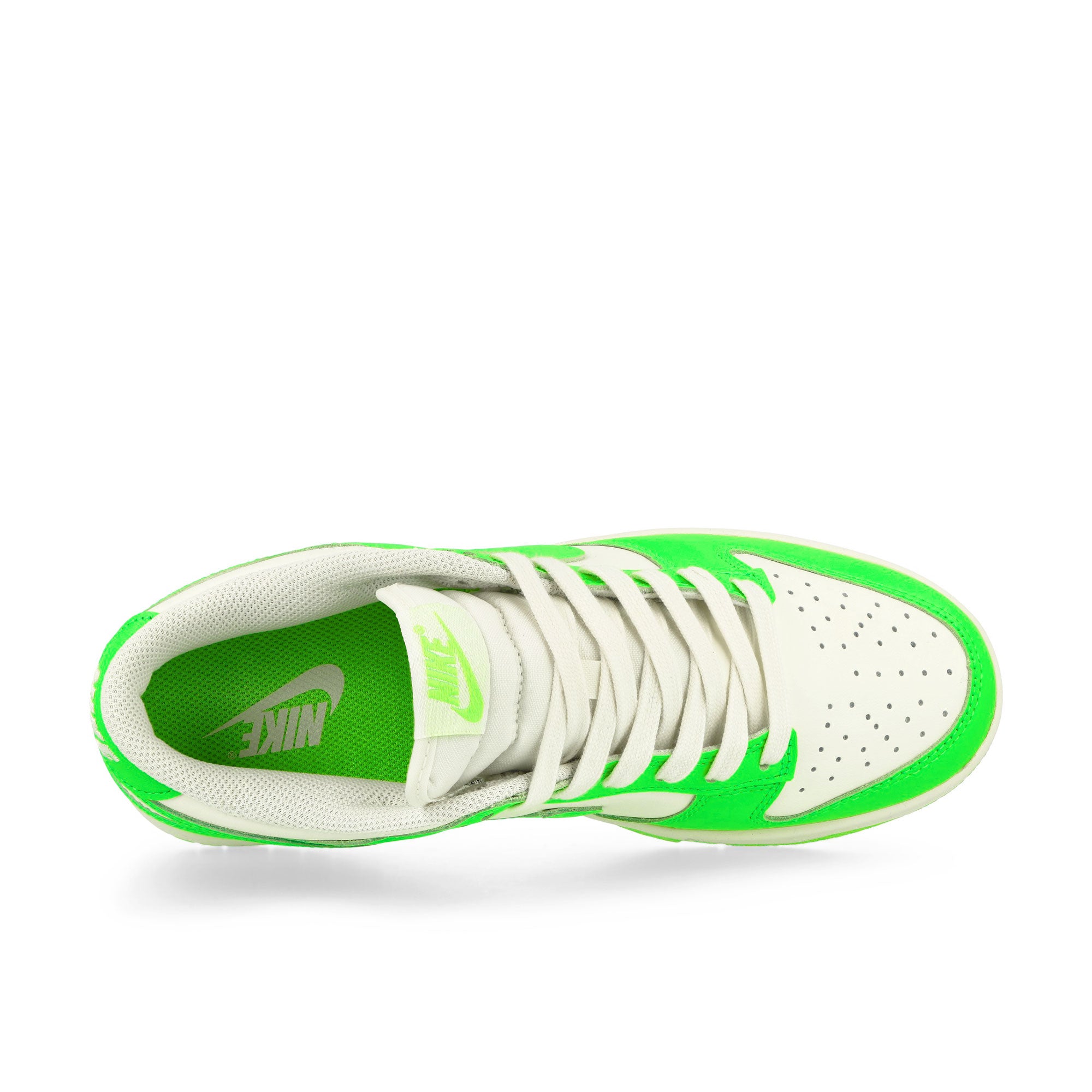 Nike W Dunk Low Sail / Green Strike Low Top Sneakers Detailfoto | Overkill