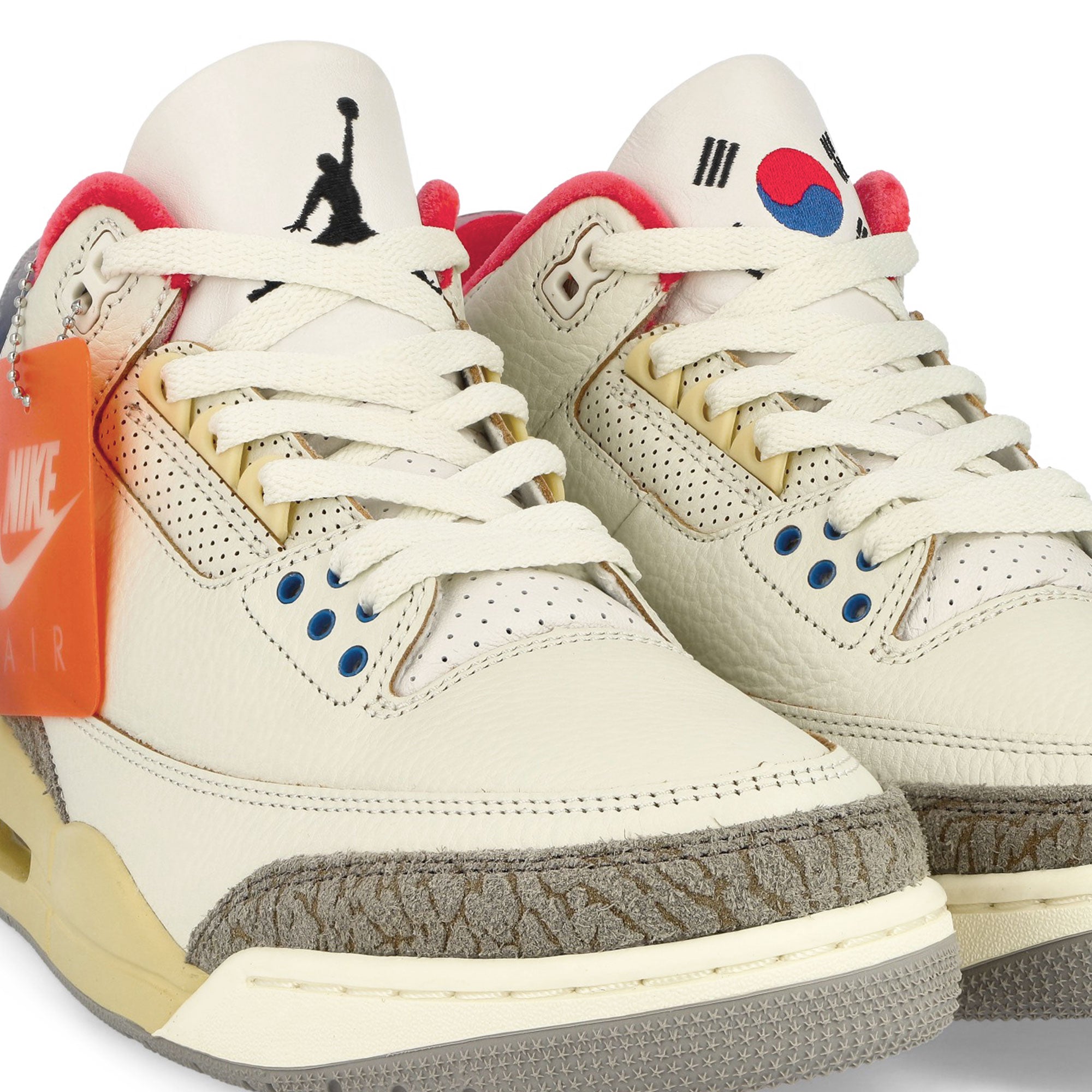 Jordan Air Jordan 3 Retro White / Black - Sport Royal - Challenge Red Mid Top Sneakers Detailfoto | Overkill