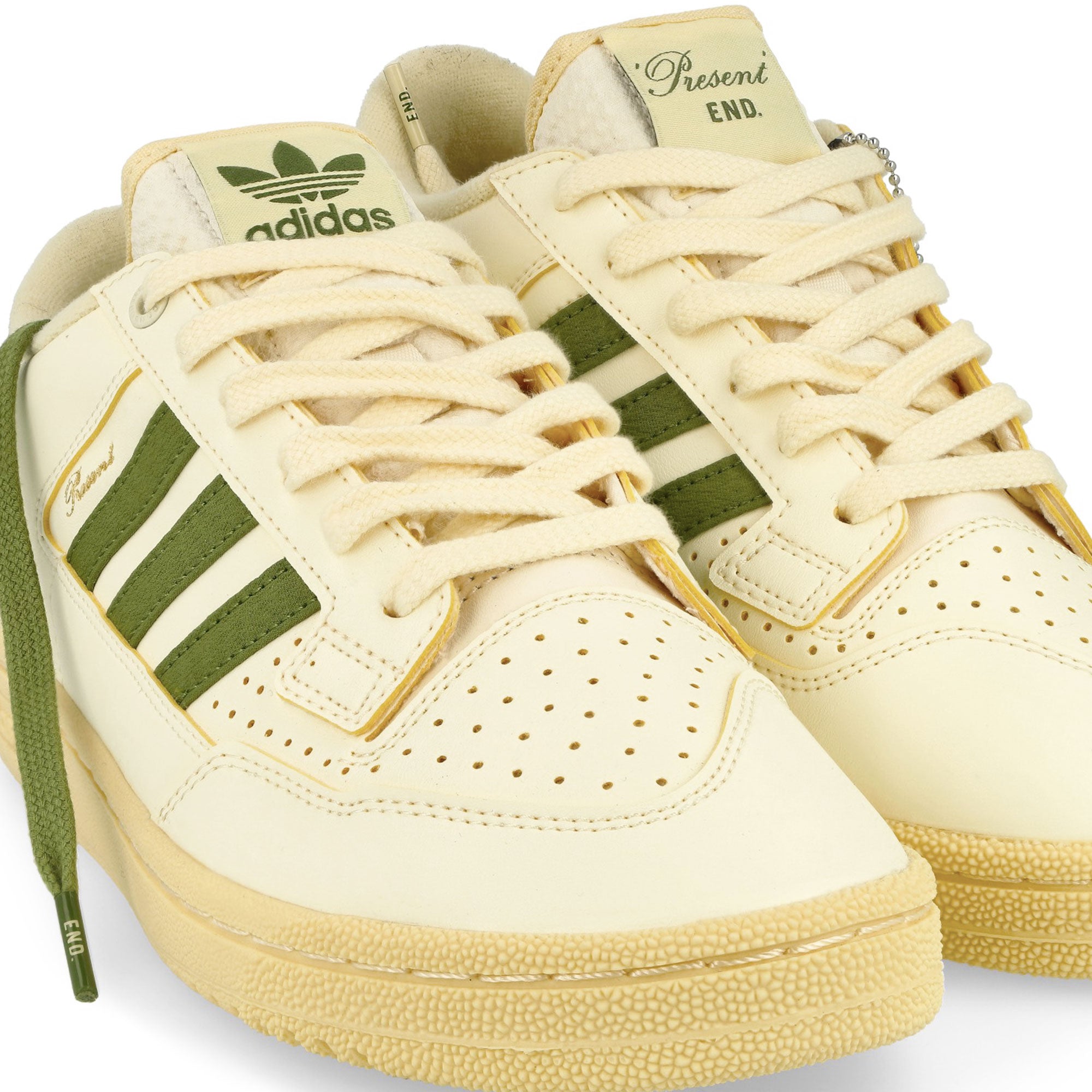 adidas Centennial Low Cream White / Gum 2 / Cream White Low Top Sneakers Detailfoto | Overkill