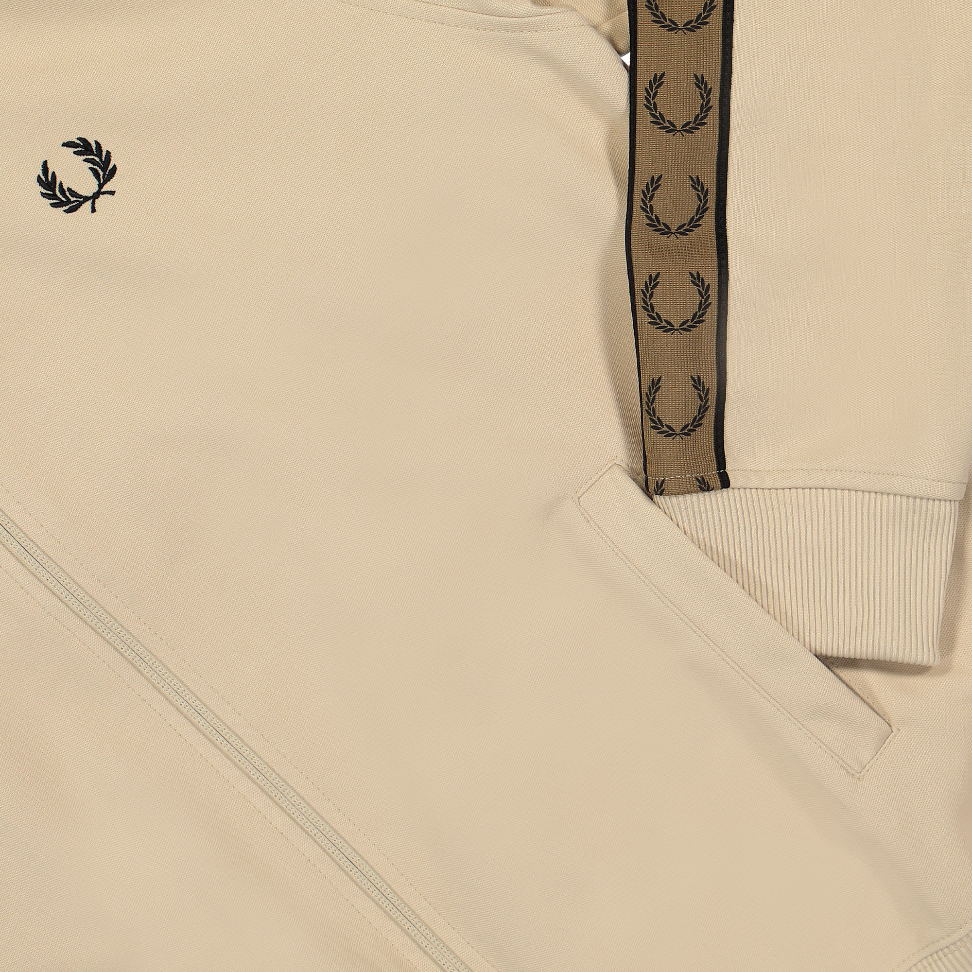 Fred Perry Contrast Tape Track Jacket Oatmeal / Shadestone Track Jackets Detailfoto | Overkill