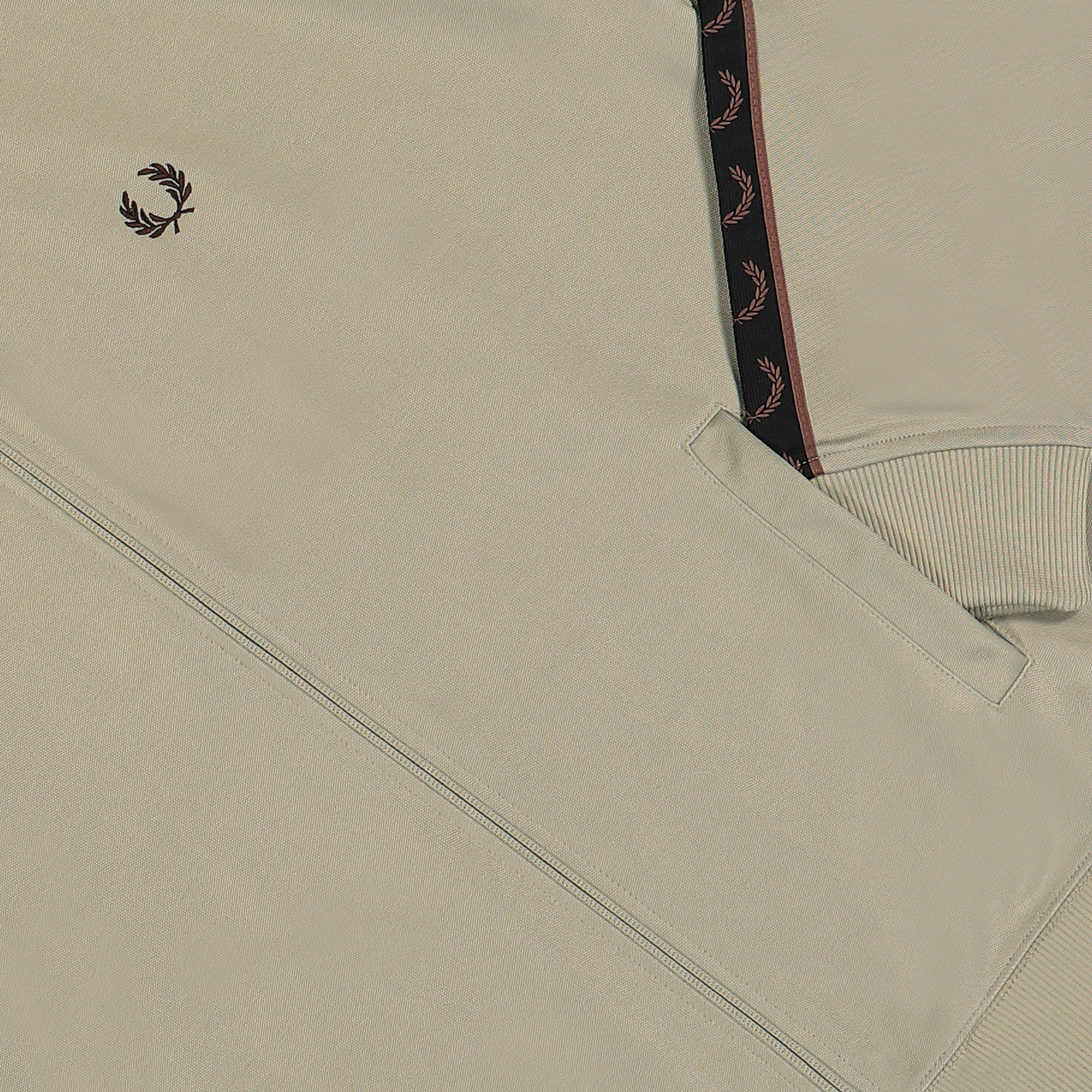 Fred Perry Contrast Tape Track Jacket Warm Grey / Brick Track Jackets Detailfoto | Overkill