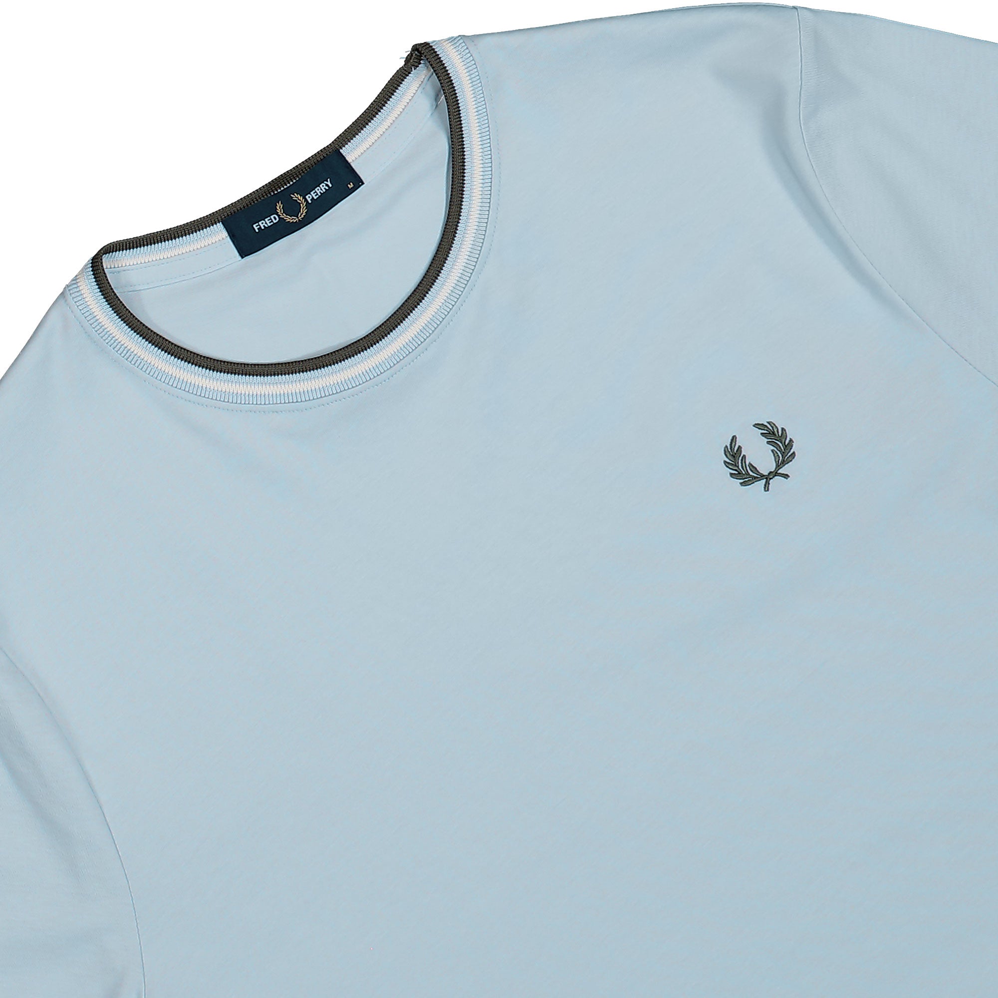 Fred Perry Twin Tipped T-Shirt Dusky Blue / Ecru / Laurel Wreath Green T-Shirt M1588V-80B Detailfoto | Overkill
