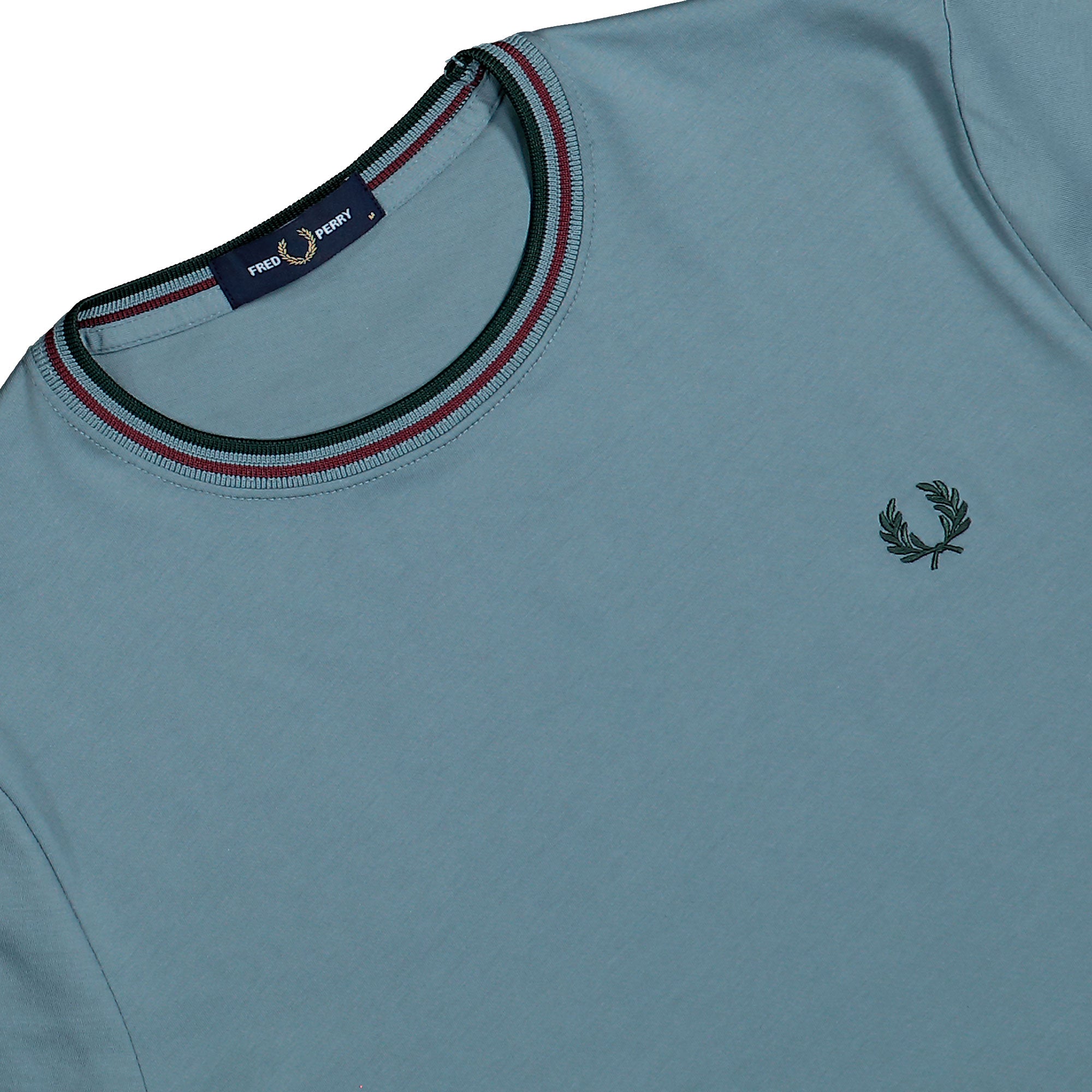 Fred Perry Twin Tipped T-Shirt Stockport Blue / Oxblood / Grassroots T-Shirt M1588V-98A Detailfoto | Overkill