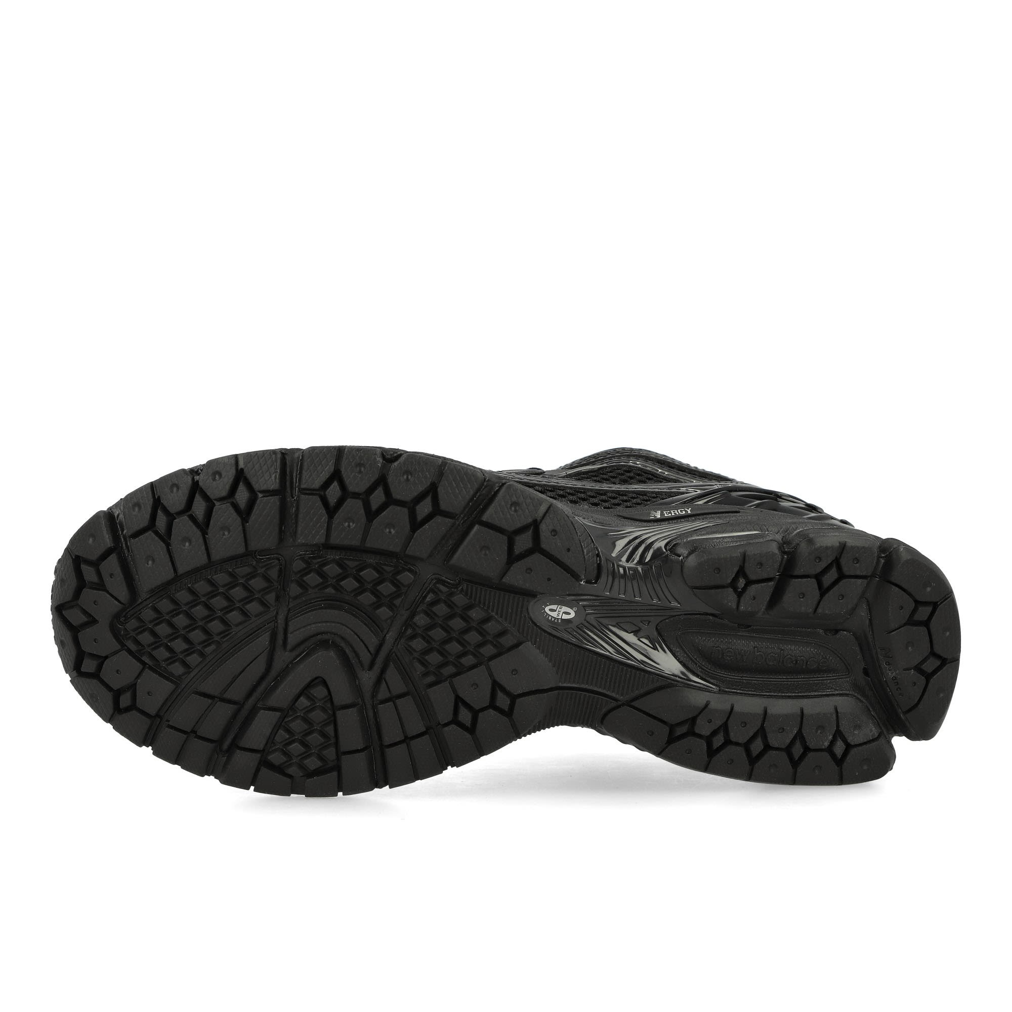 New Balance M1906RCH Black / Silver Metallic Low Top Sneakers Detail View 1 | Overkill