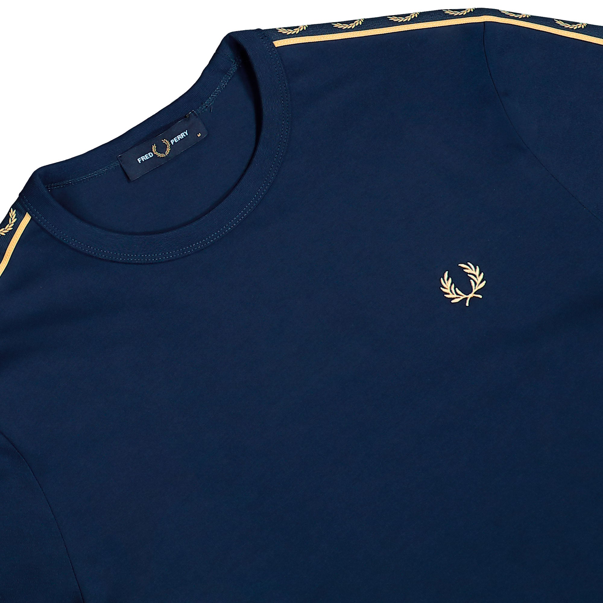 Fred Perry Contrast Tape Ringer T-Shirt Tennis Blue / Champagne T-Shirt M4613-91A Detailfoto | Overkill