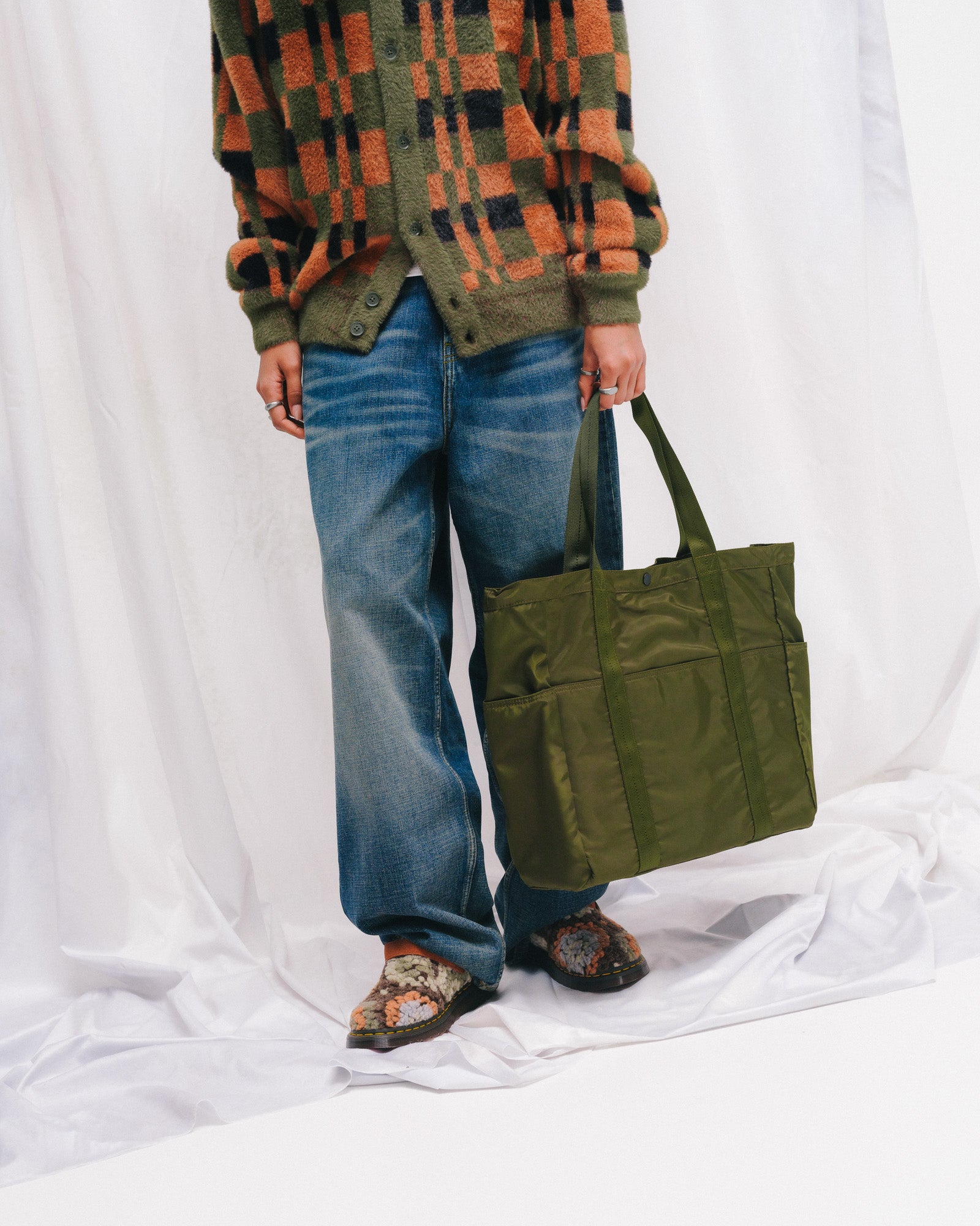 Taikan Everything Sherpa 2.0 Olive Tote Bags & Shoppers Close-up | Overkill