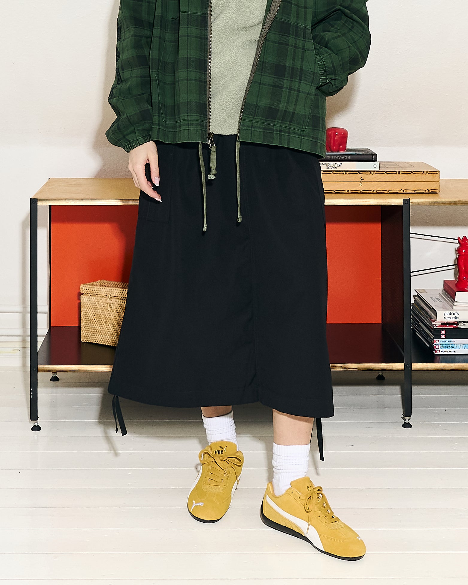 Carhartt WIP W Cargo Skirt Long Black Rinsed Skirts Close-up | Overkill