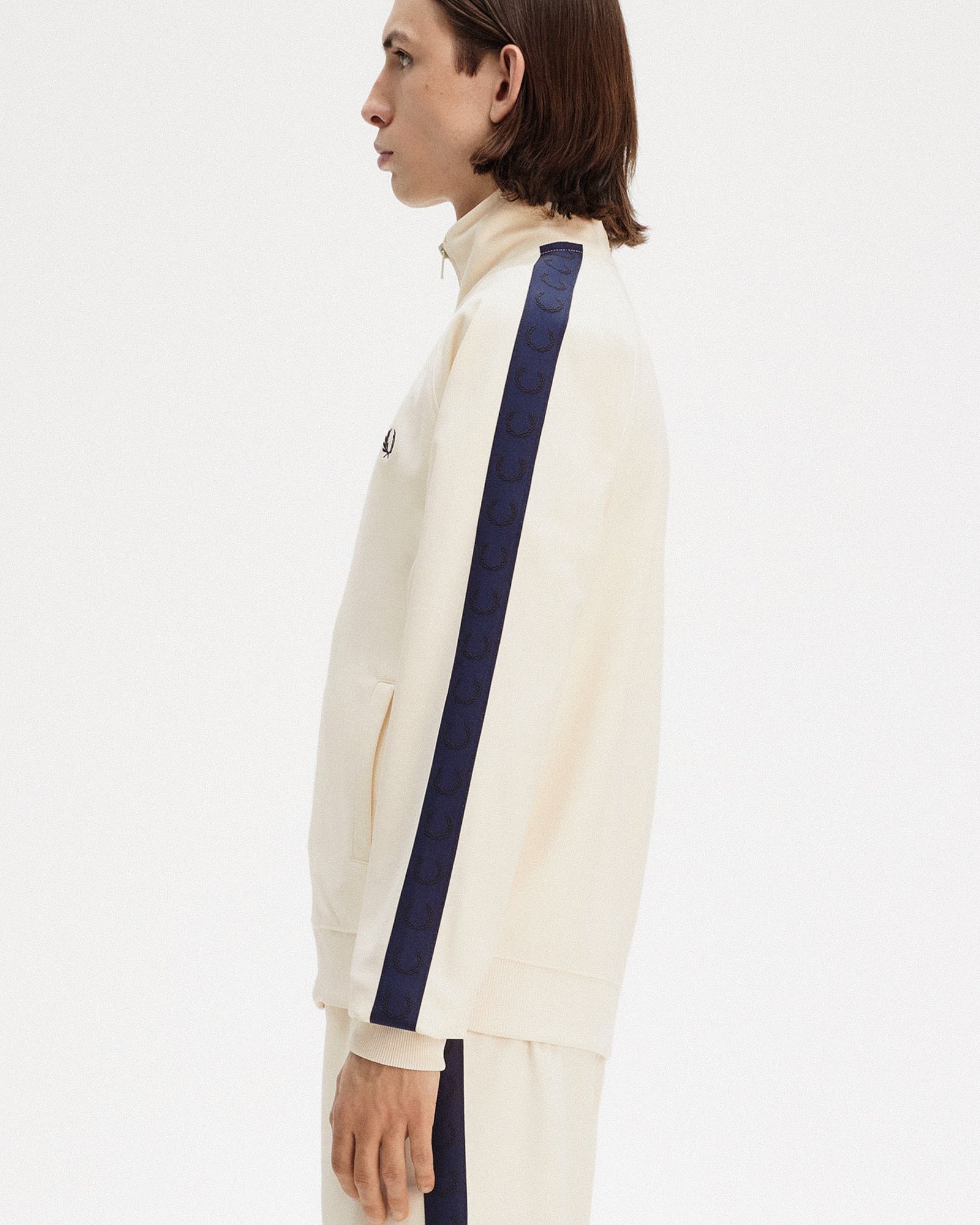 Fred Perry Contrast Tape Track Jacket Ecru / Tennis Blue Track Jackets Detailfoto | Overkill