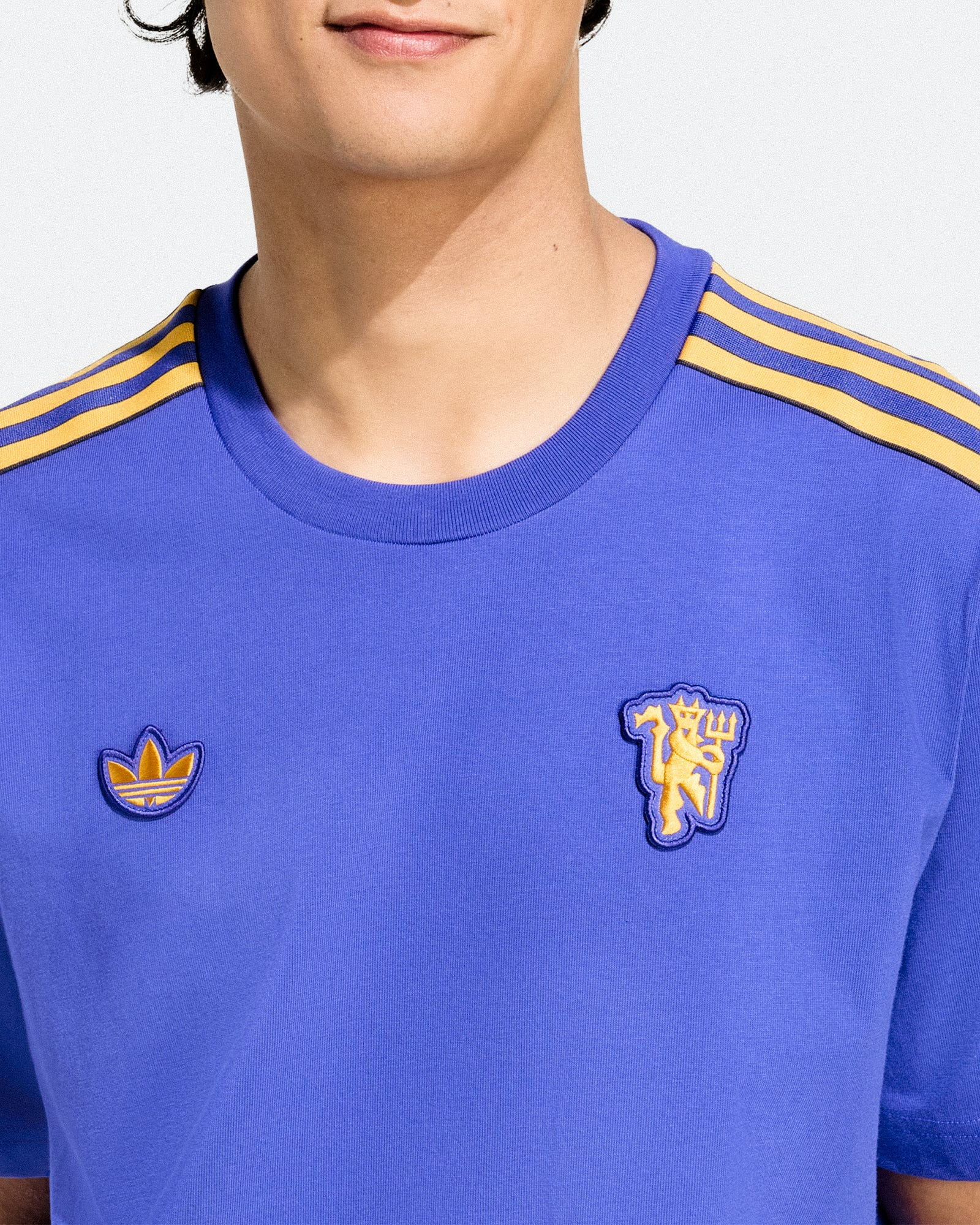 adidas Manchester United Icon Tee Semi Night Flash Tee JN2823 Style Inspiration | Overkill