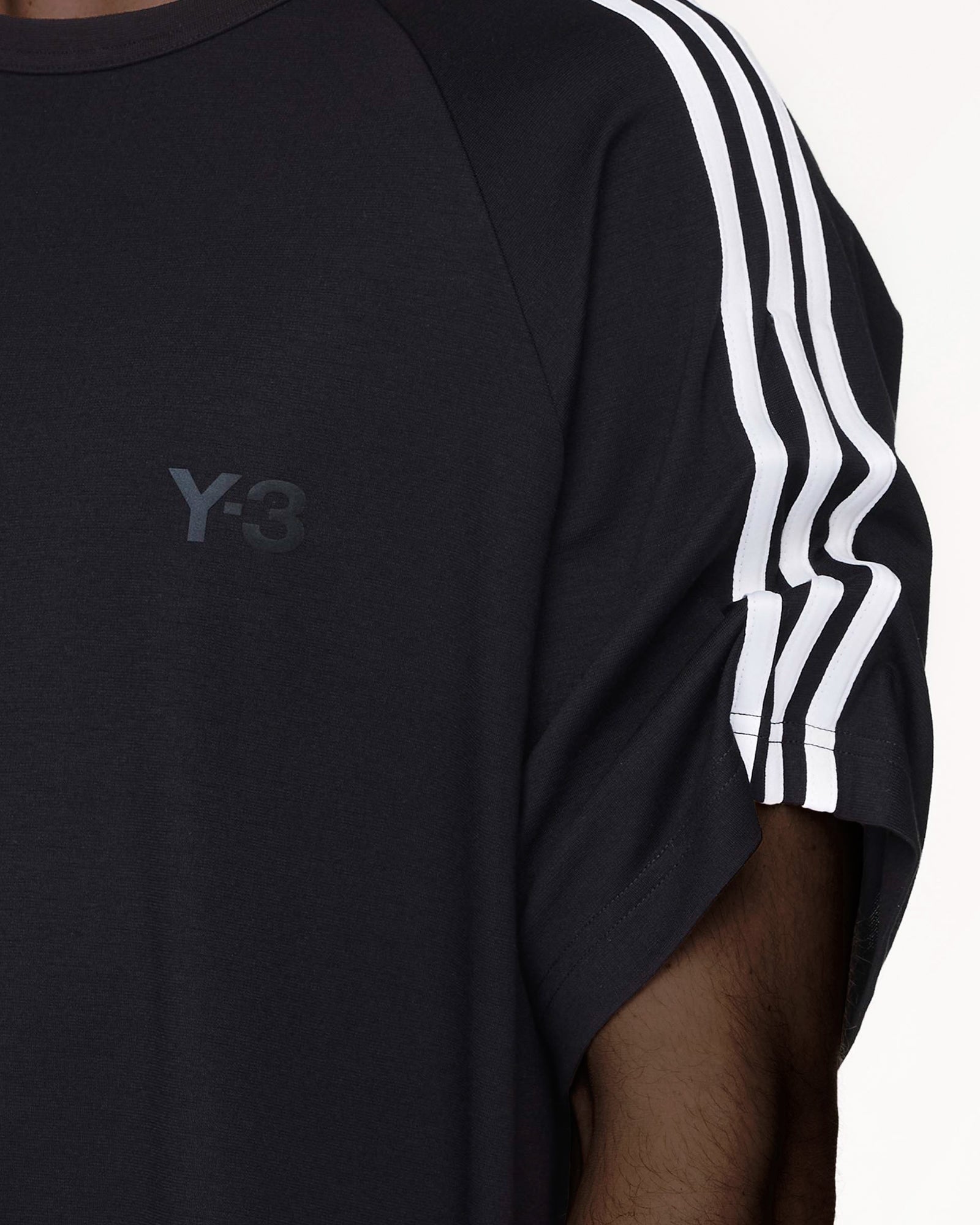 Y-3 U Wire T-Shirt Black T-Shirts JW7352 Model Detail 1 | Overkill