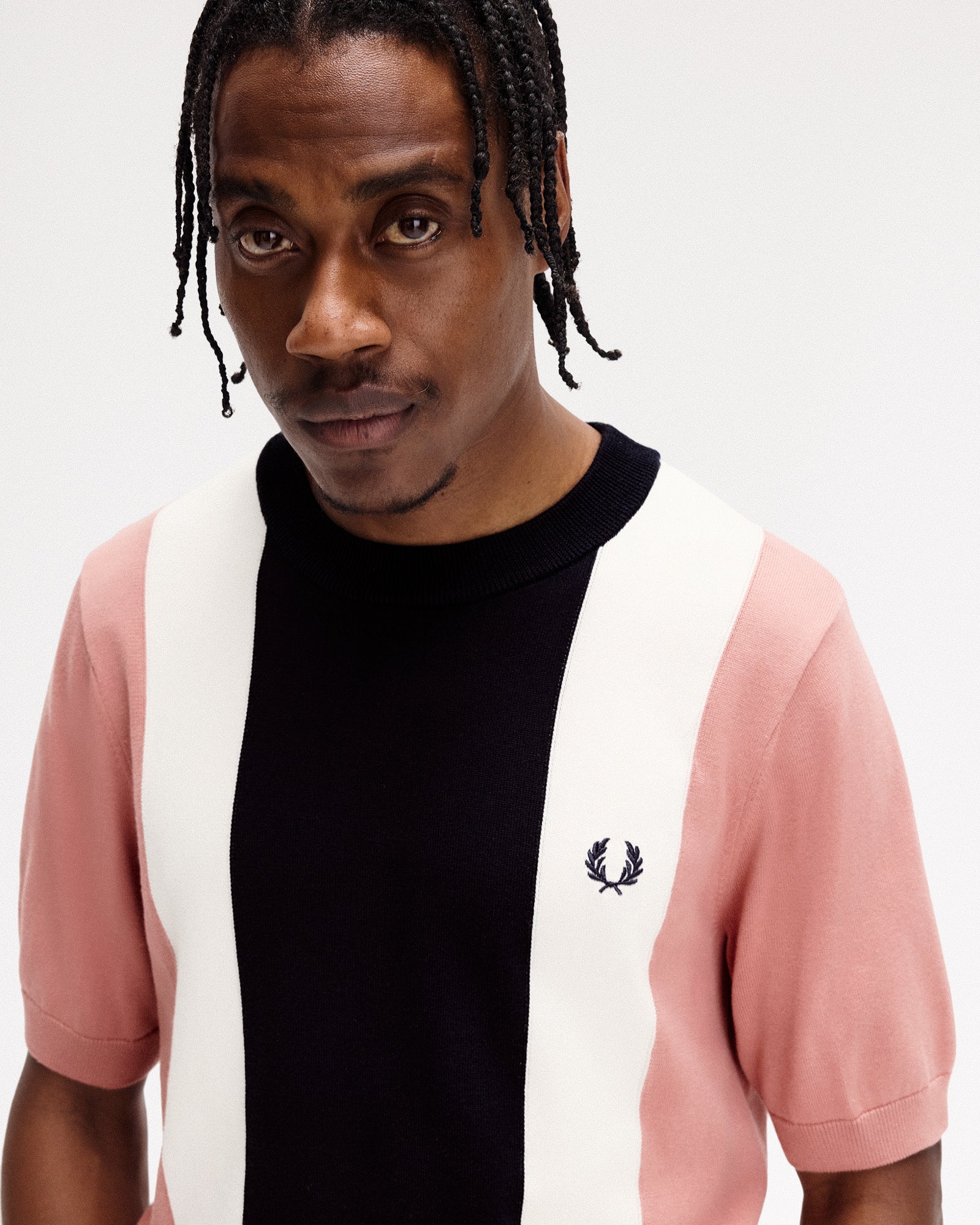 Fred Perry Vertical Stripe Knitted T-Shirt Putty Pink T-Shirts Detailfoto | Overkill