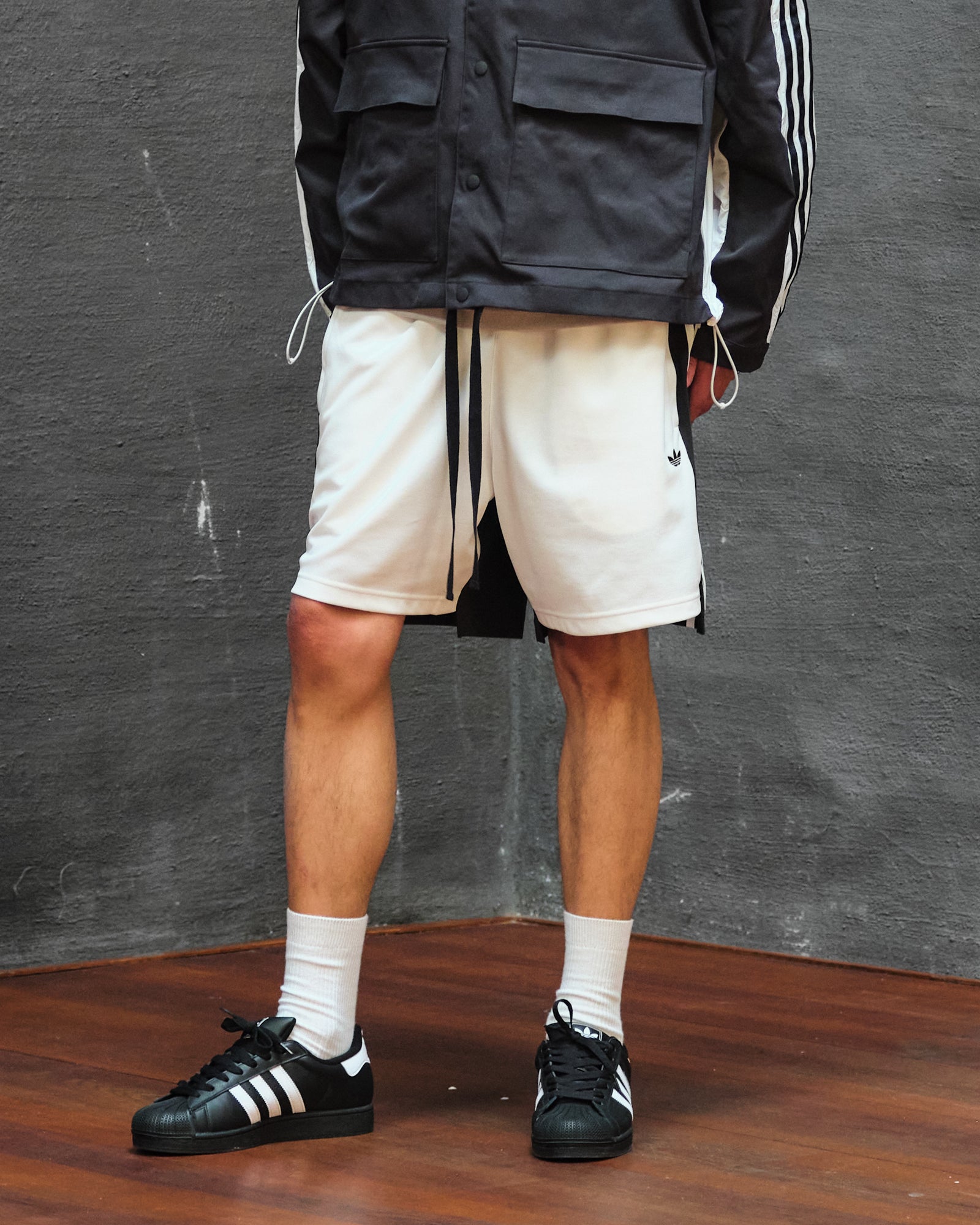 adidas Originals R3CD Shorts Cloud White / Black Shorts Close-up | Overkill