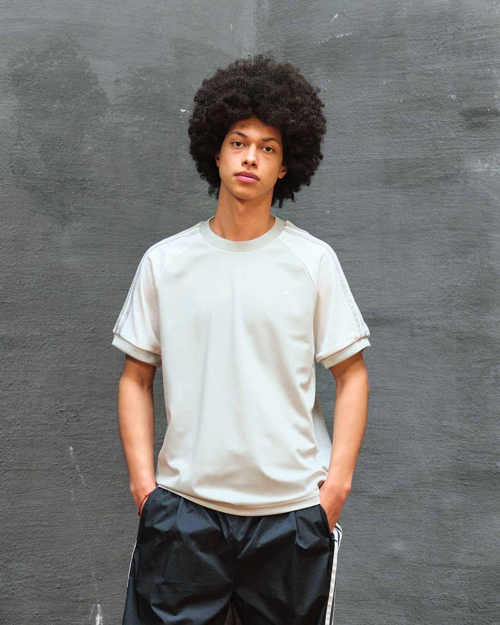 adidas Originals R3CD Cali Tee Metal Grey T-Shirts Detailfoto | Overkill