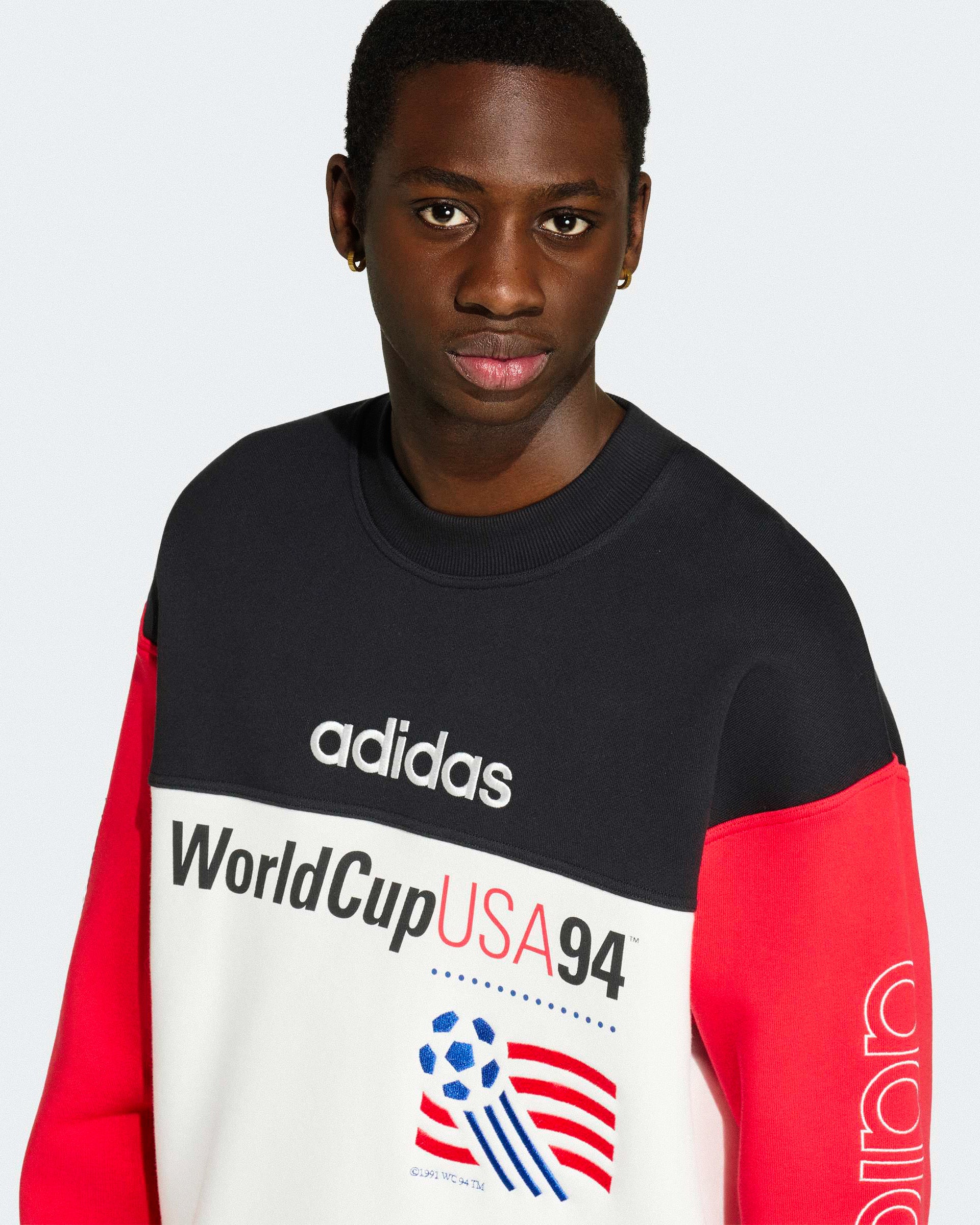 adidas Graphic Sweatshirt Black / Cloud White Sweatshirts KC5447 Style Inspiration | Overkill