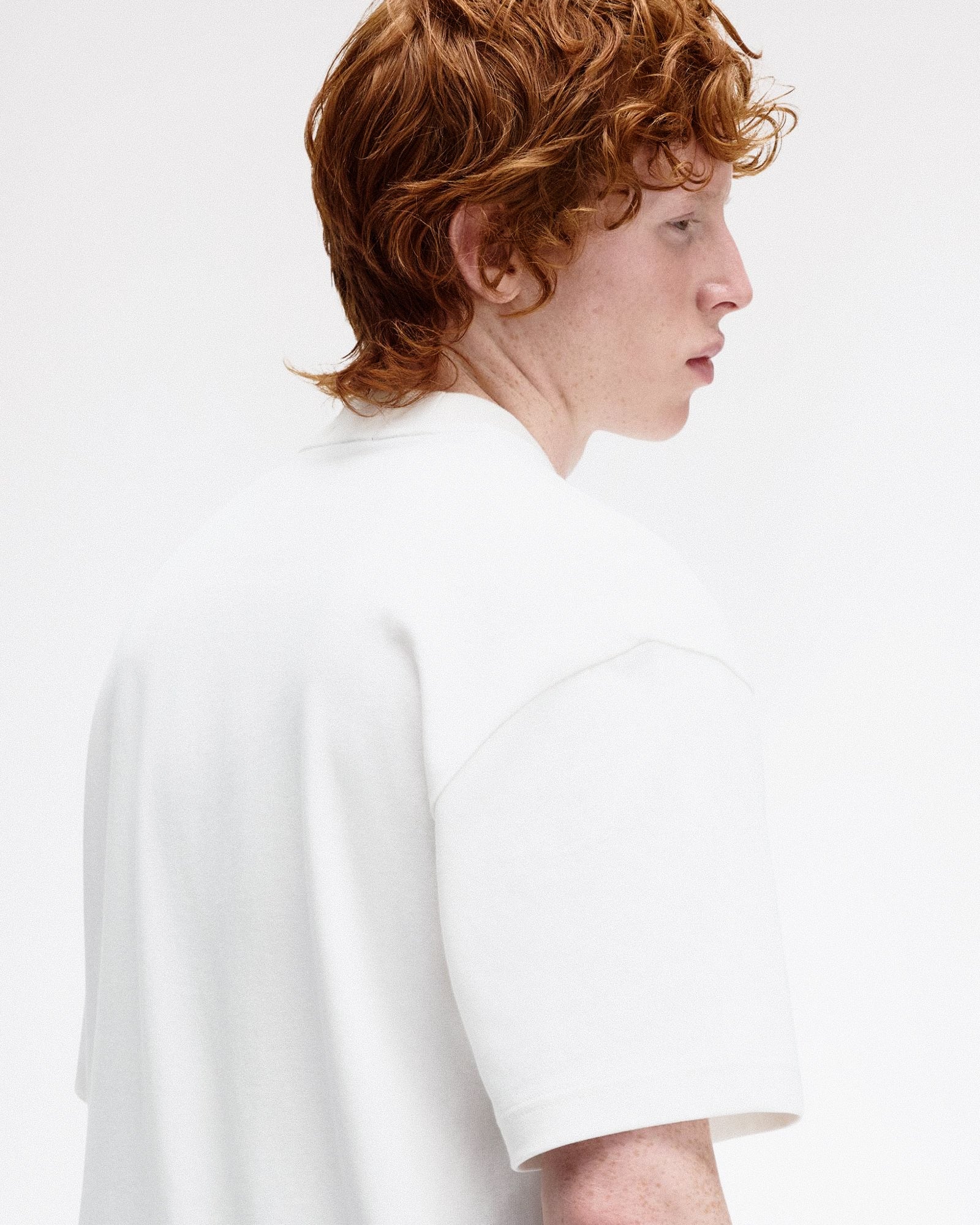 Fred Perry Chosen By Champions T-Shirt Snow White T-Shirts M1316-129 Model Detail 1 | Overkill