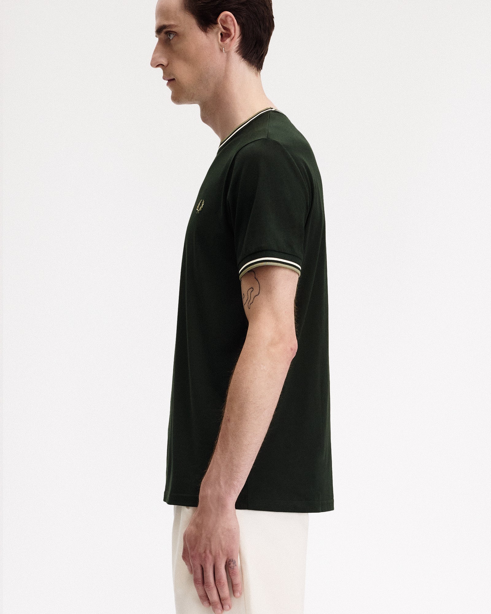 Fred Perry Twin Tipped T-Shirt Night Green / Light Ecru / Olive Mint T-Shirts Detailfoto | Overkill