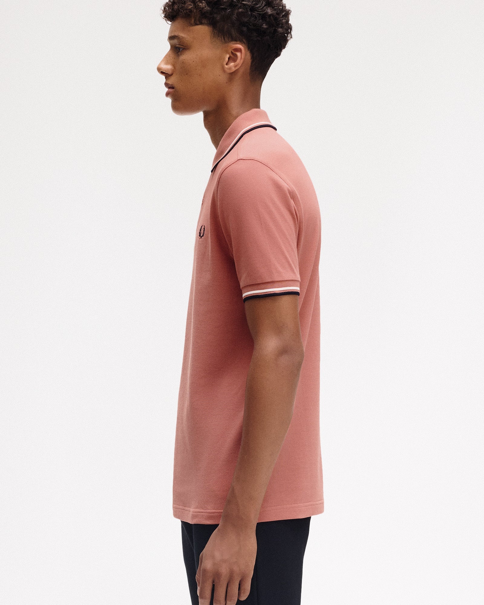 Fred Perry Twin Tipped Fred Perry Shirt Putty Pink / Ecru / Navy Polo Shirts Detailfoto | Overkill