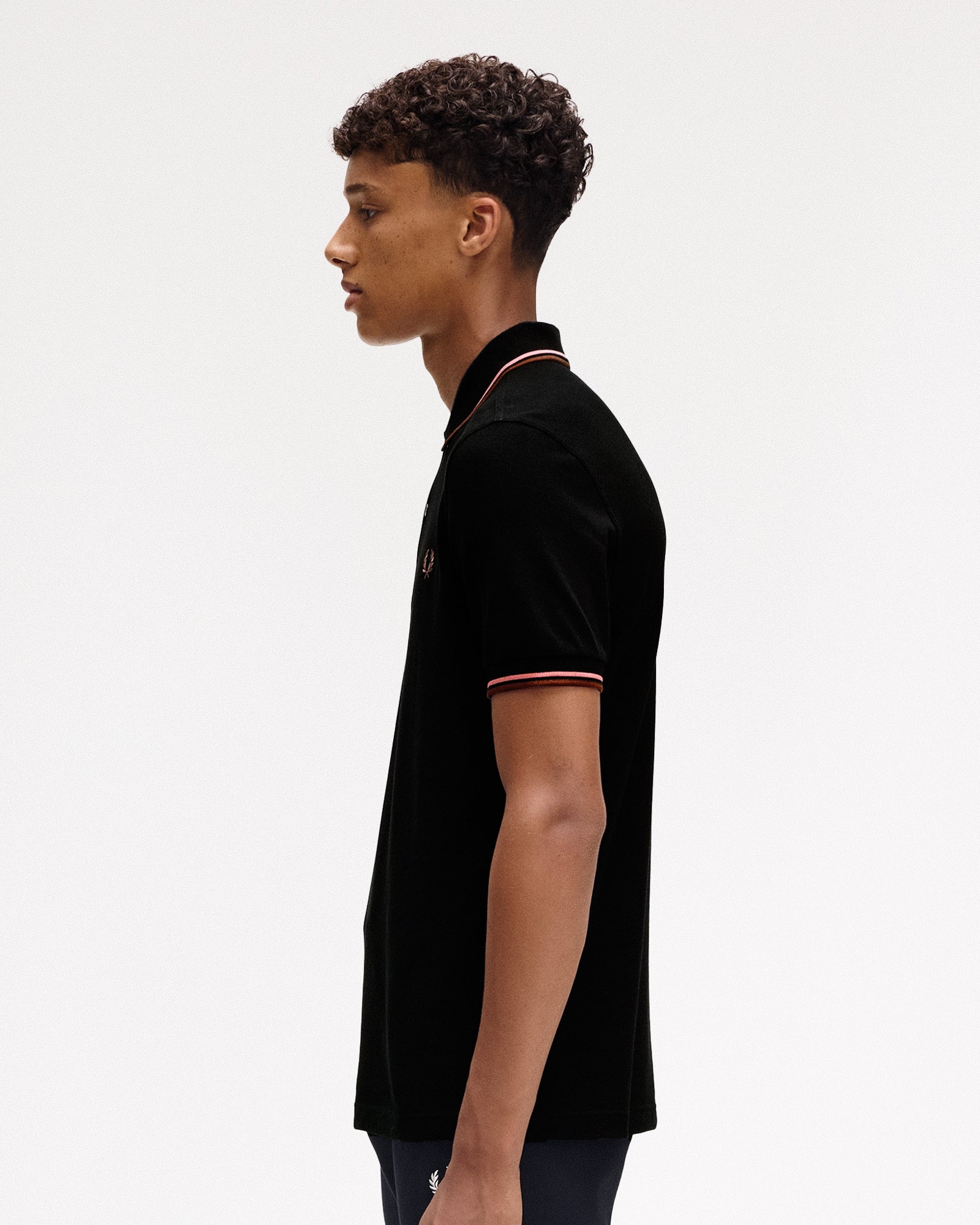 Fred Perry Twin Tipped Fred Perry Shirt Black / Putty Pink / Whisky Brown Polo Shirts Detailfoto | Overkill