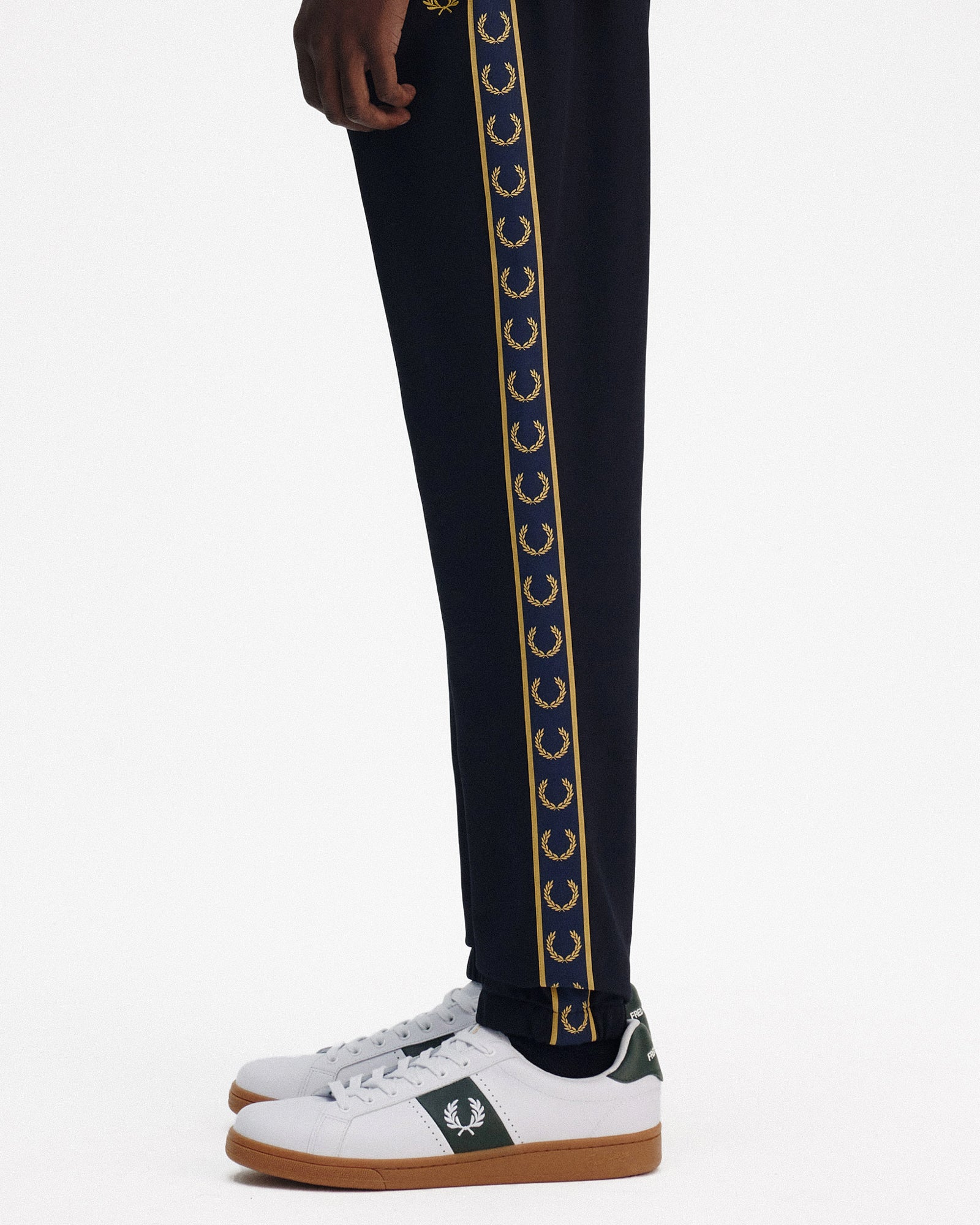 Fred Perry Contrast Tape-Track Pant Navy / Honeycomb Sweat & Track Pants Detailfoto | Overkill
