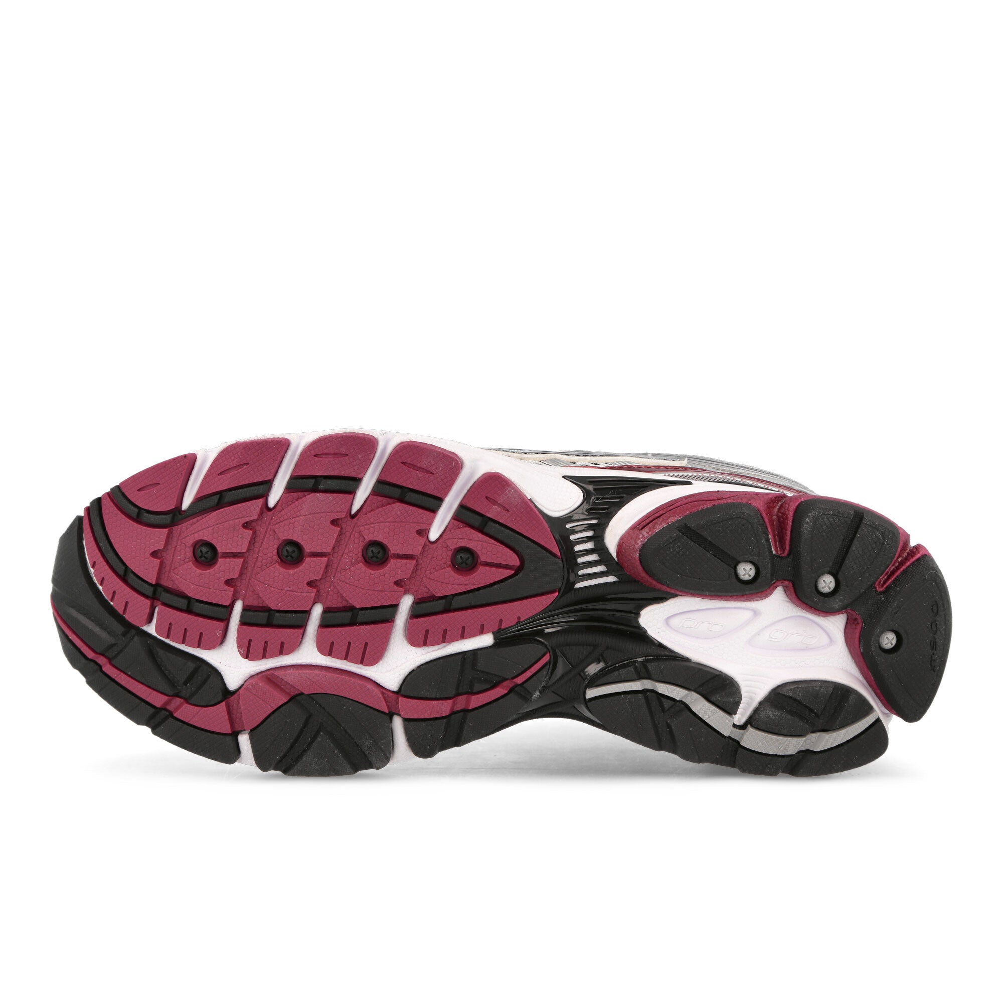 Saucony Progrid Omni 9 Silver / Red Low Top Sneakers Detail View 1 | Overkill