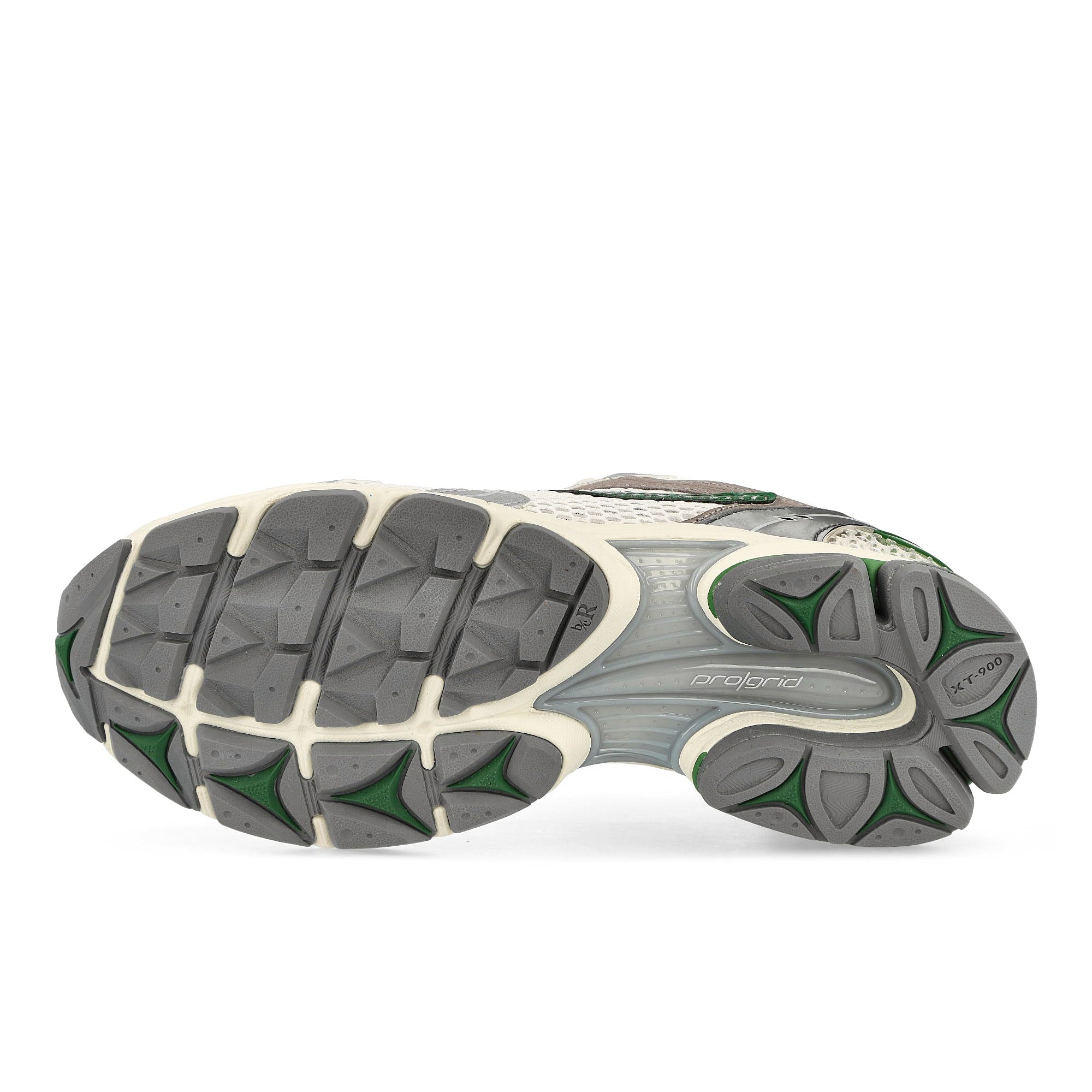 Saucony Minted NY x Saucony Progrid Triumph 4 Metallic Silver / White / Green Low Top Sneakers Detail View 1 | Overkill