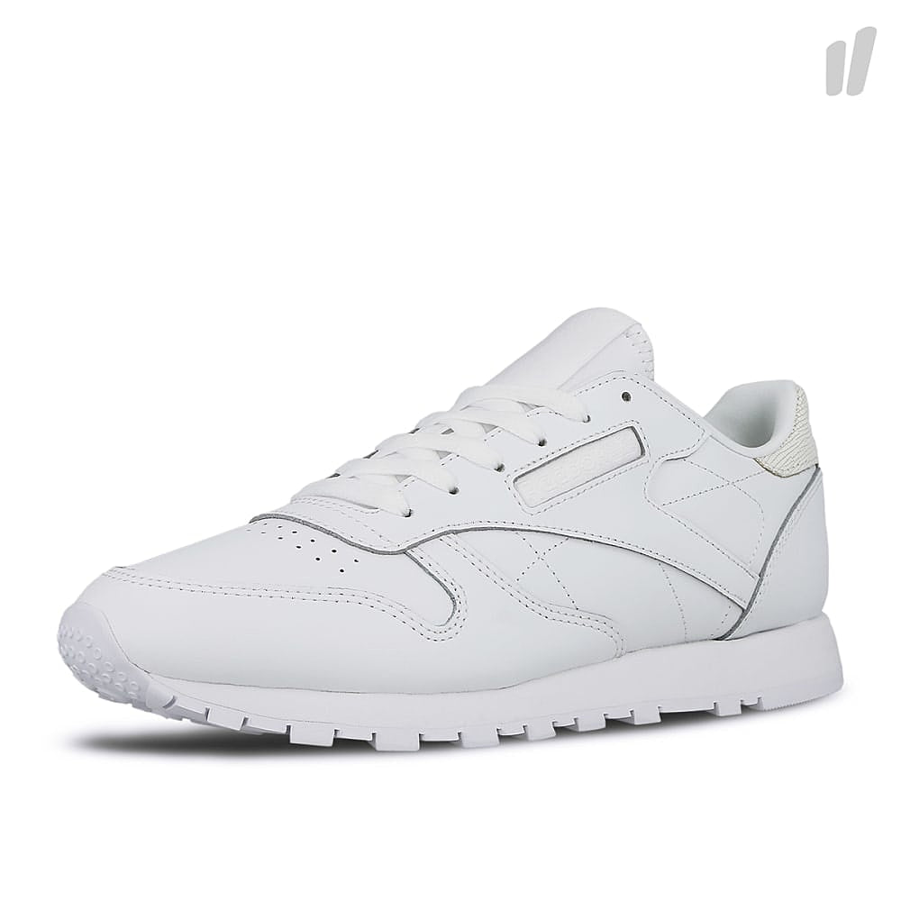Reebok wmns classic leather White-Mineral Mist Sneakers Close Up | Overkill