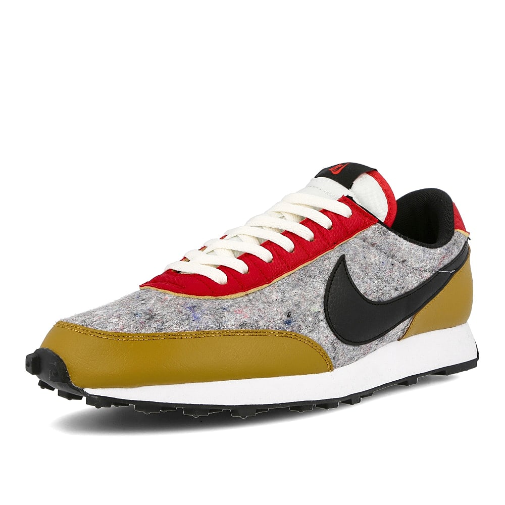 Nike wmns daybreak qs Gold Suede-Black - University Red - Sail Low Top Sneakers Close Up | Overkill