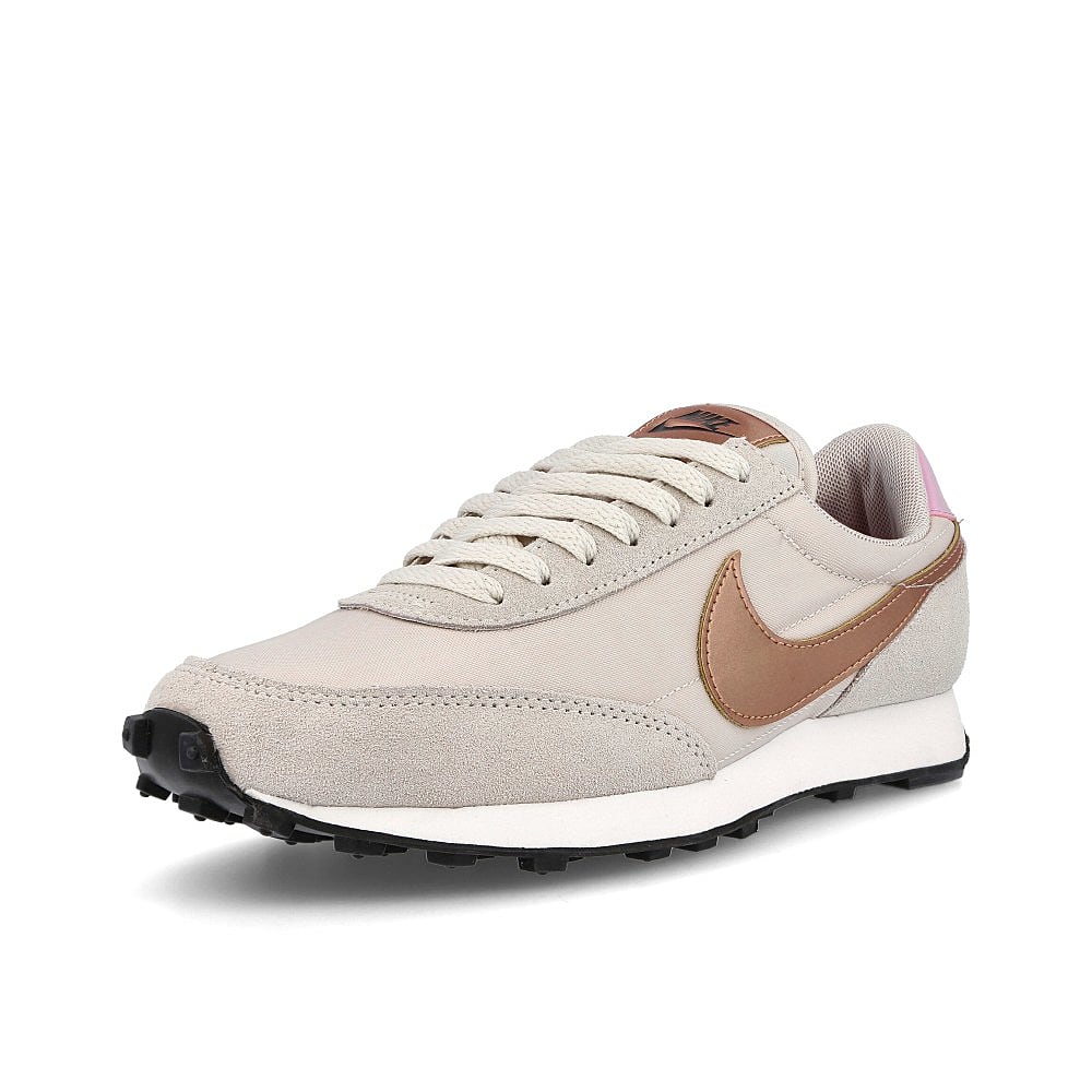 Nike wmns daybreak rtl Lt Orewood Brown-Metallic Red Bronze - Black Low Top Sneakers Close Up | Overkill