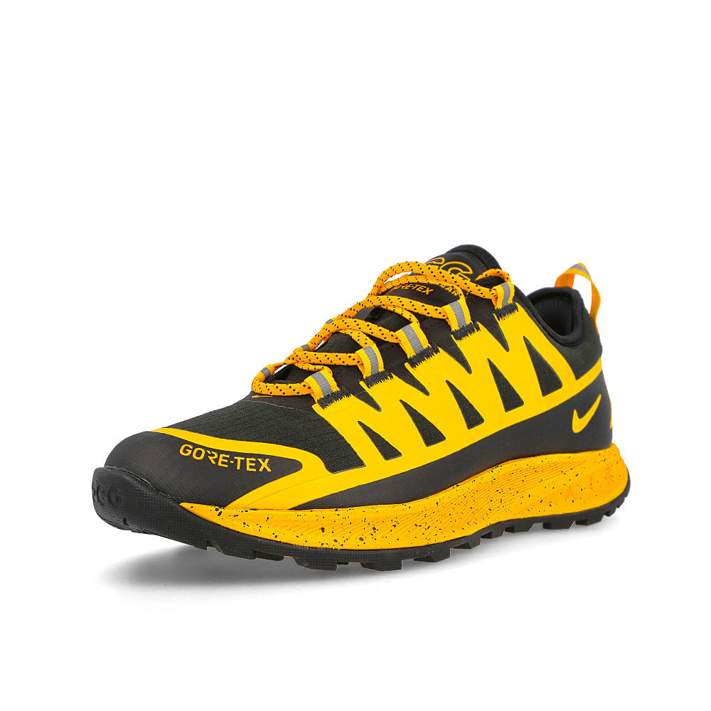 Nike acg air nasu gore-tex Black-Laser Orange Low Top Sneakers Close Up | Overkill