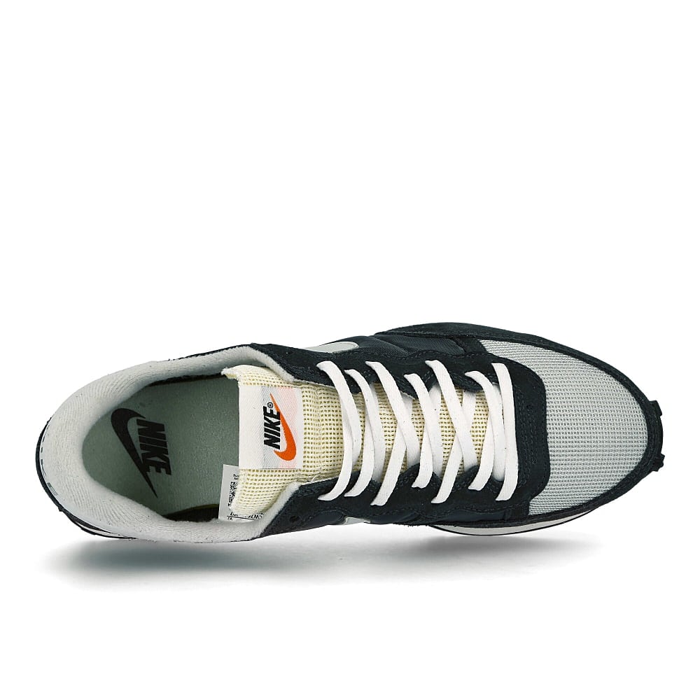 Nike challenger og Off Noir-Light Silver - Dark Smoke Grey Sneakers Detailfoto | Overkill