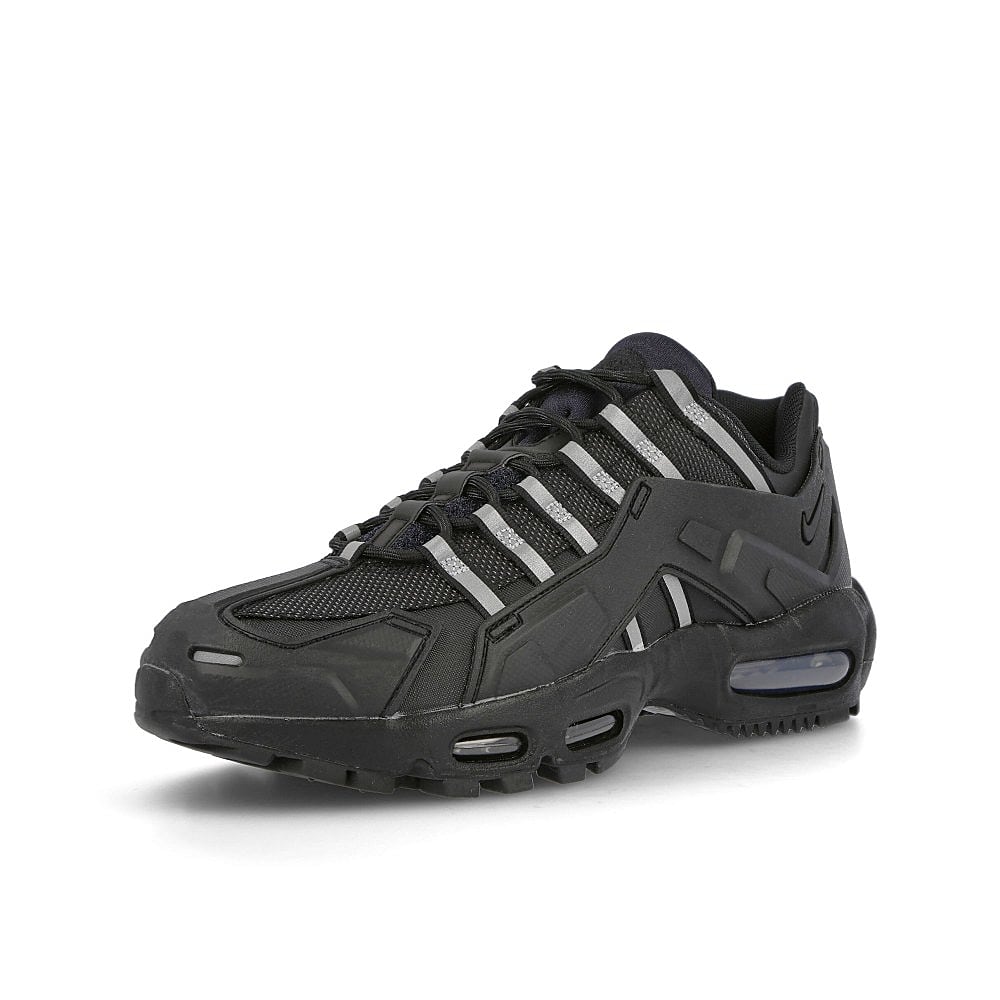 Nike air max 95 ndstrkt Black-Black - Black Low Top Sneakers Close Up | Overkill