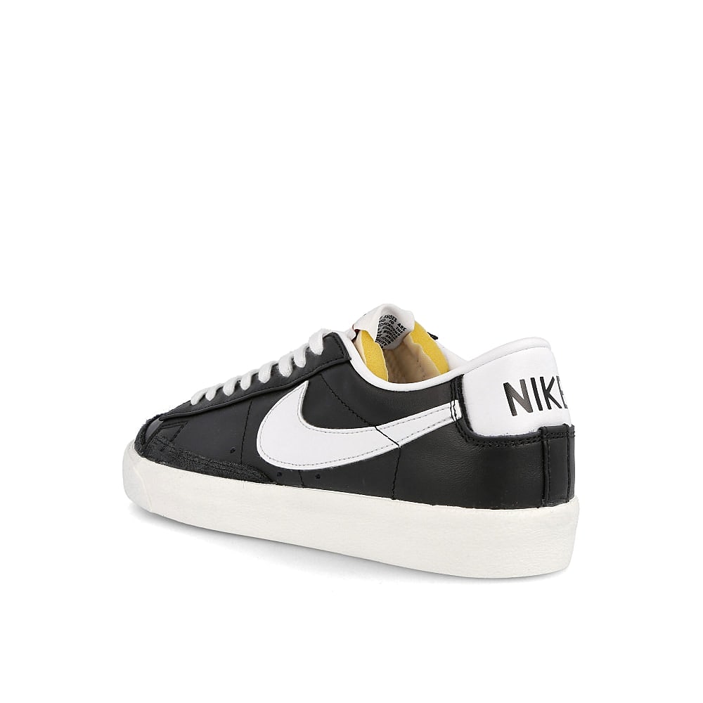 Nike blazer low 77 vintage Black / White - Sail - Black Close-up | Overkill
