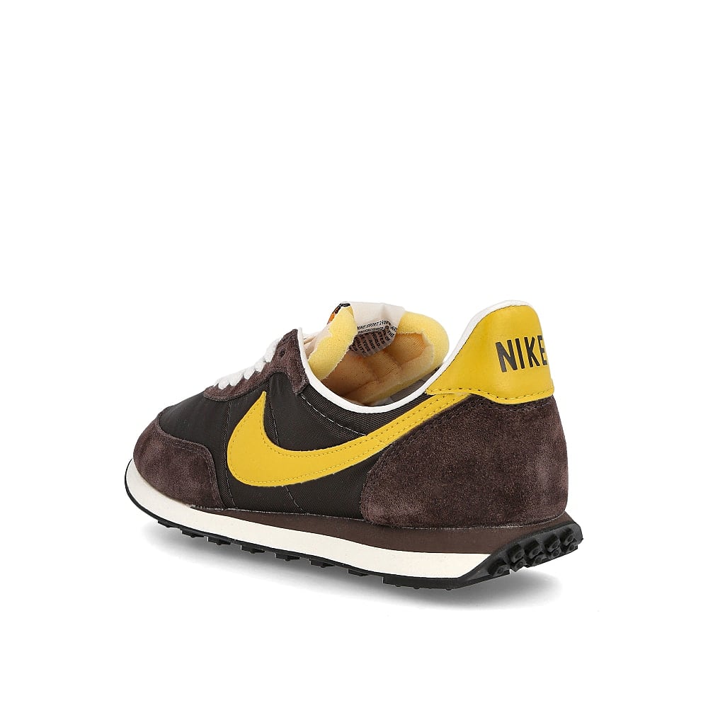 Nike waffle trainer 2 sp Velvet Brown-Dark Sulfur - Summit White Sneakers Close Up | Overkill