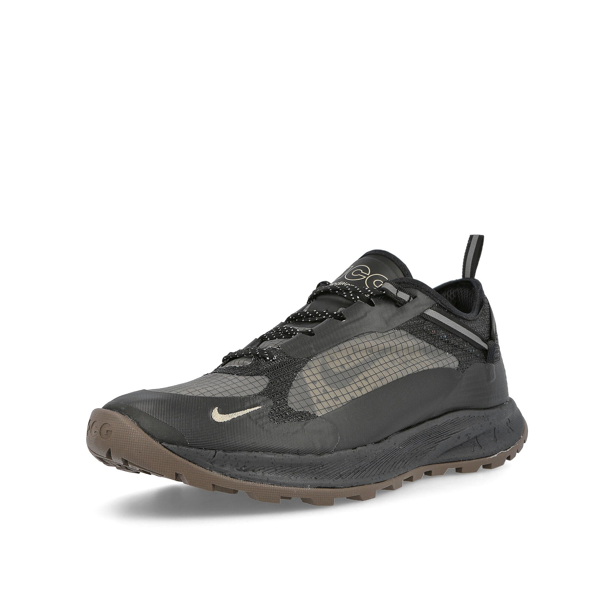 Nike acg air nasu 2 Black-Black - Anthracite Low Top Sneakers Close Up | Overkill