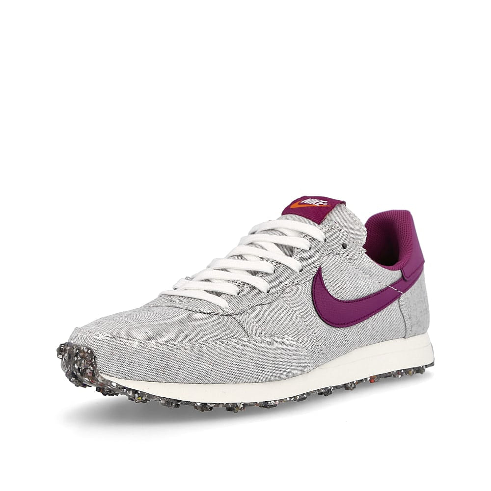 Nike challenger og Summit White-Viotech - Sail - Shite Sneakers Close Up | Overkill