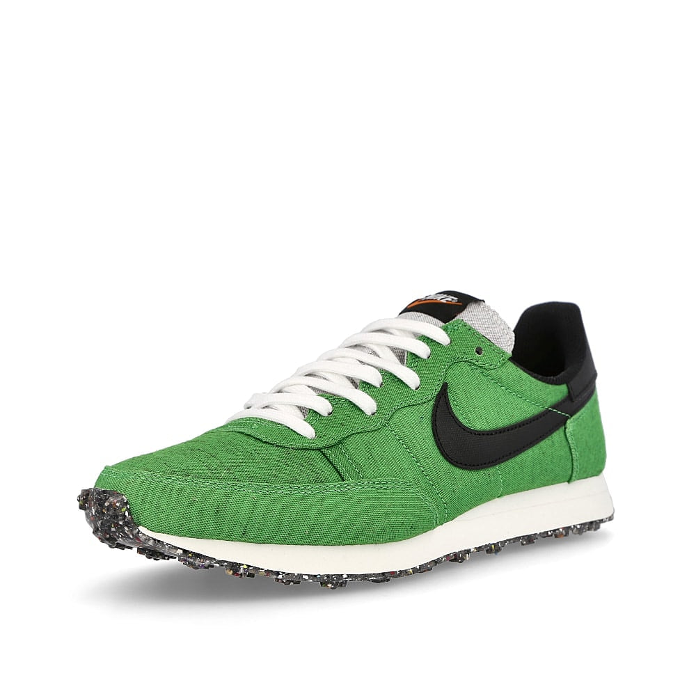 Nike challenger og Mean Green-Black - Sail - White Sneakers Close Up | Overkill