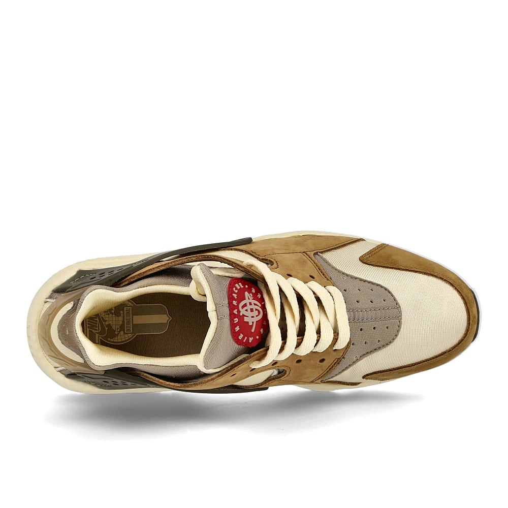 Nike Stussy x Nike Air Huarache LE Desert Oak-Reed - Light Straw Sneakers Detailfoto | Overkill
