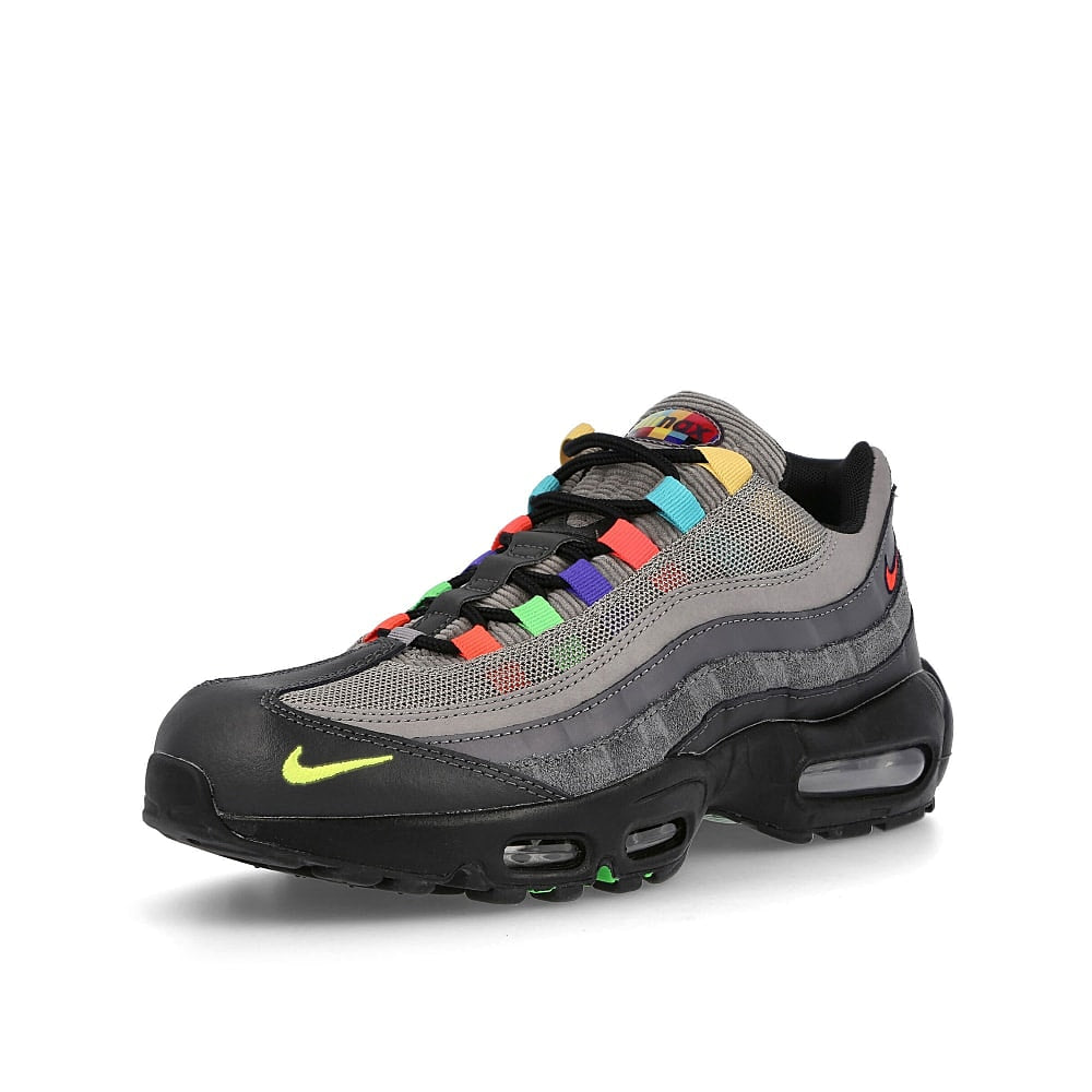 Nike wmns air max 95 se Light Charcoal-University Red - Black Sneakers Close Up | Overkill