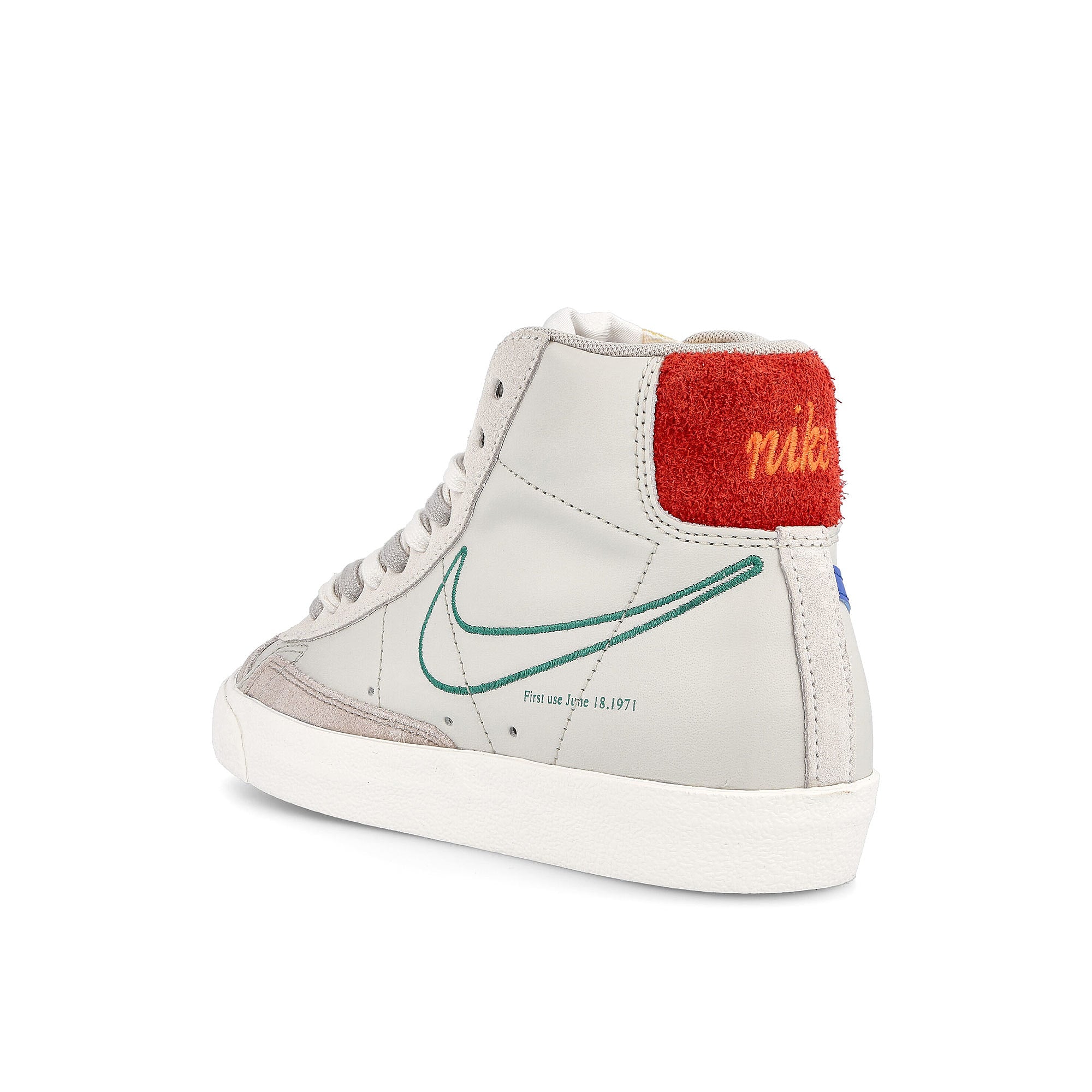 Nike wmns blazer mid ´77 se Light Bone-Green Noise - Cream II - Sail Mid Top Sneakers Material | Overkill