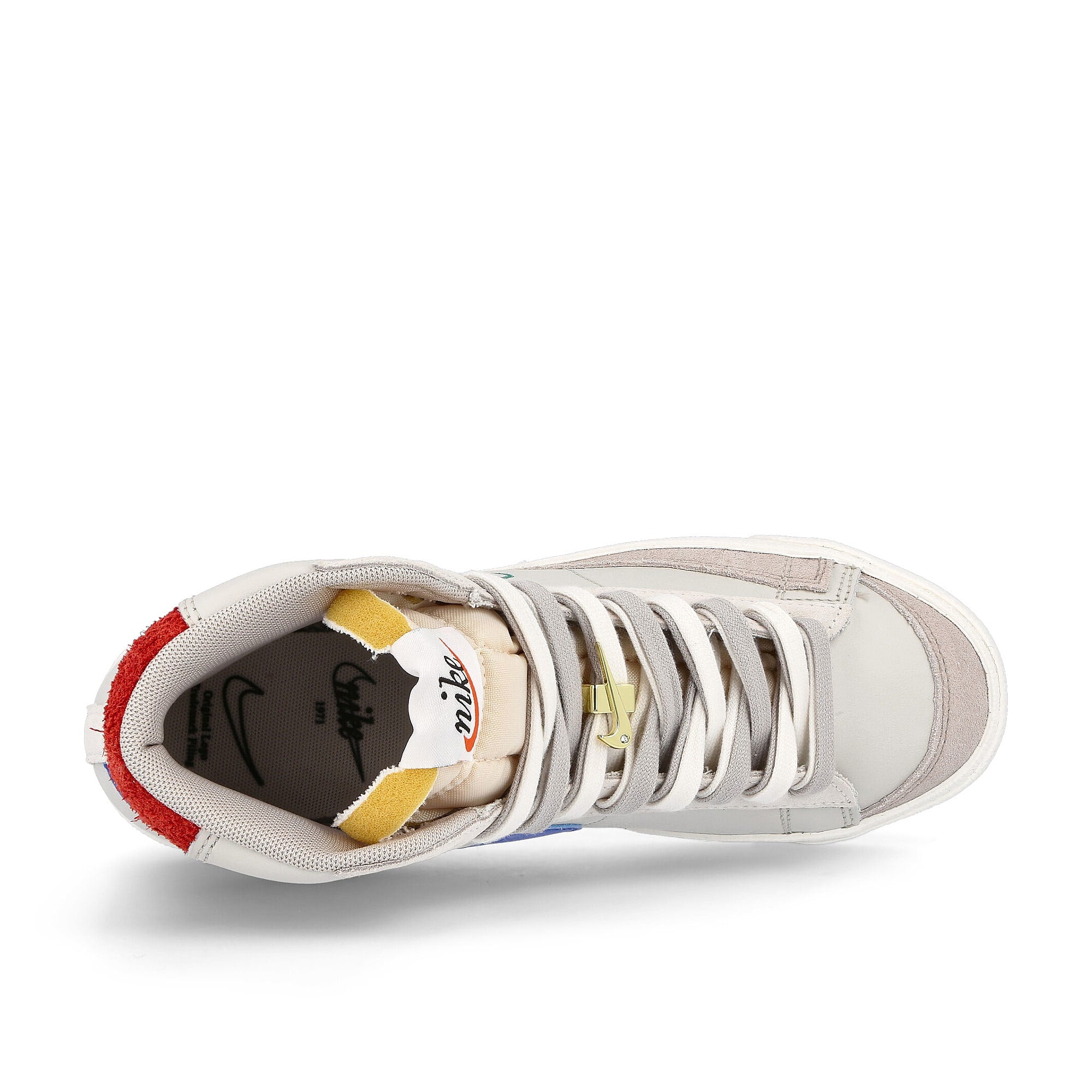 Nike wmns blazer mid ´77 se Light Bone-Green Noise - Cream II - Sail Mid Top Sneakers Detailfoto | Overkill
