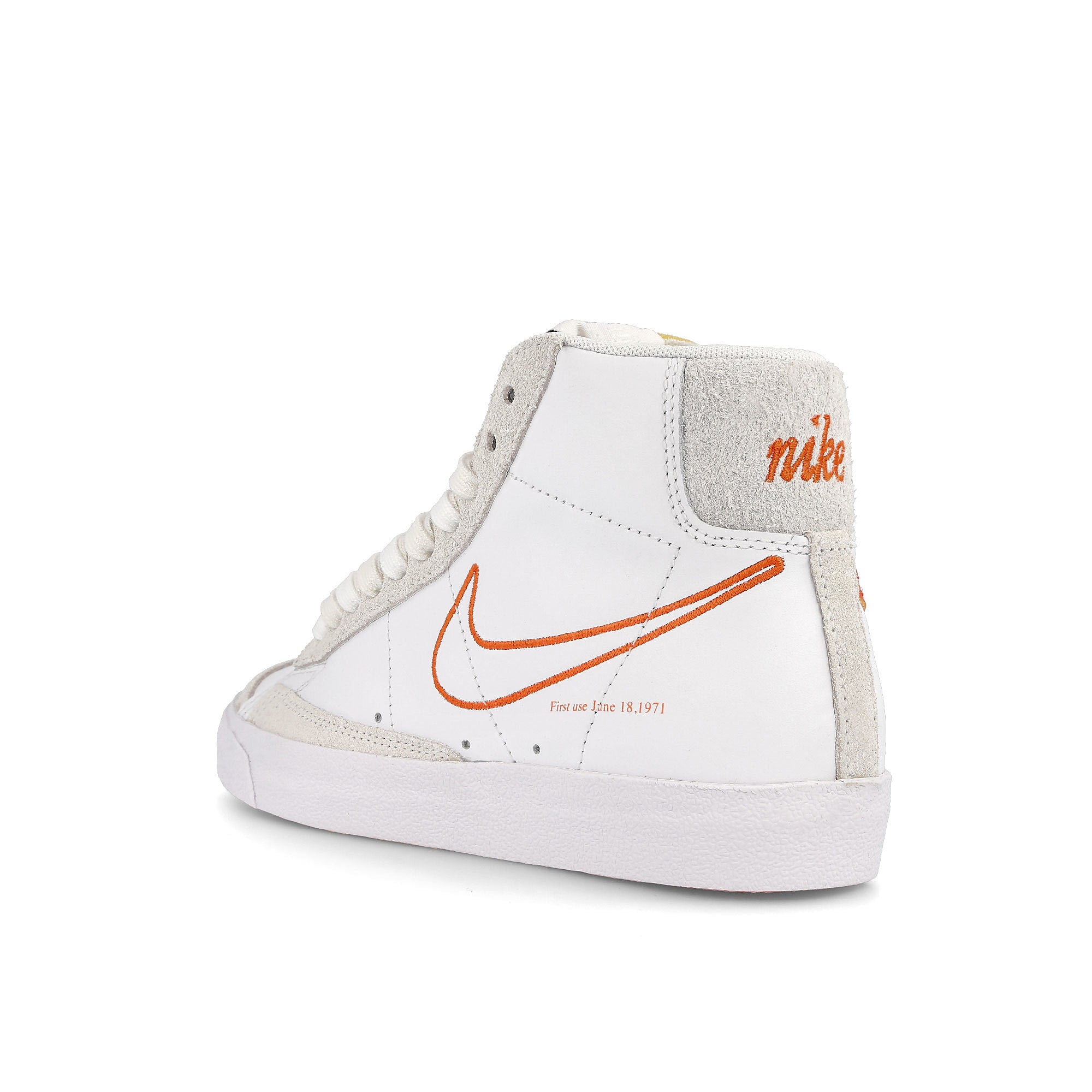Nike wmns blazer mid ´77 se White / Orange - Summit White - Sail Close-up | Overkill
