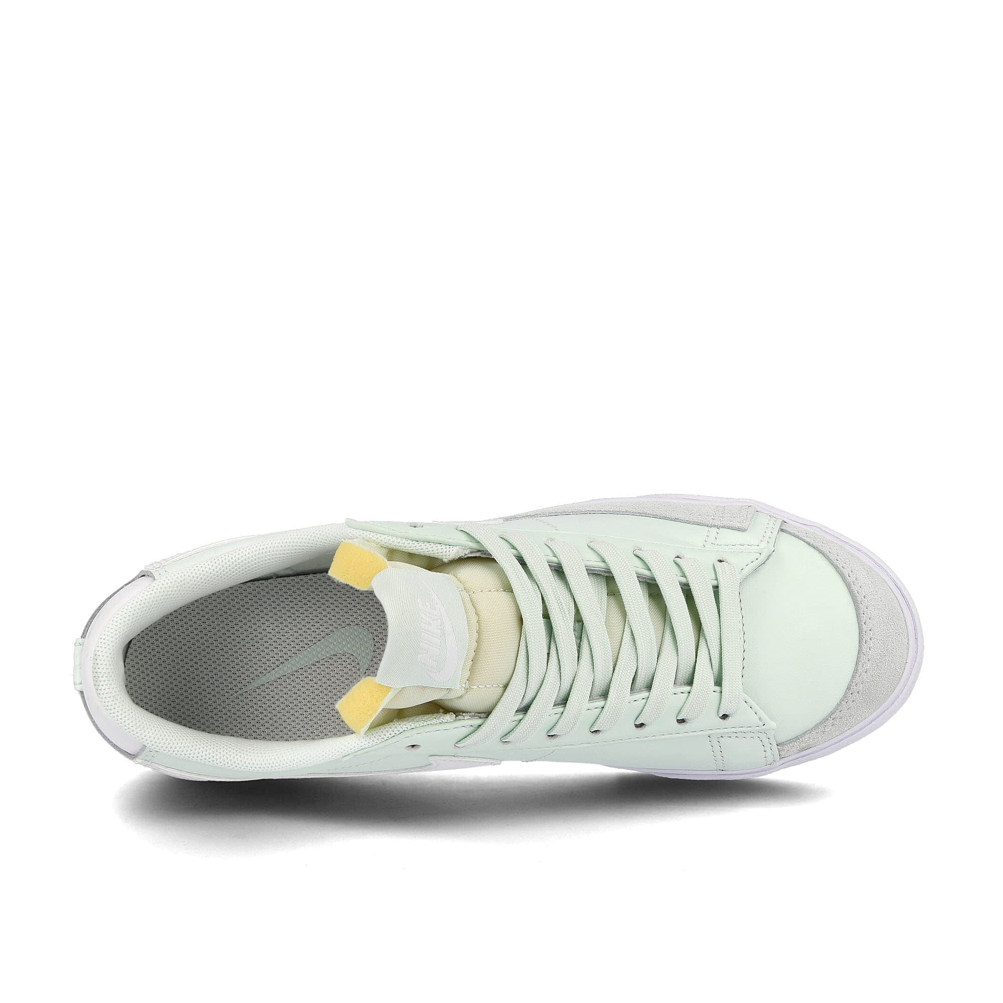 Nike wmns blazer low platform Barely Green-White - Barely Green Low Top Sneakers Detailfoto | Overkill