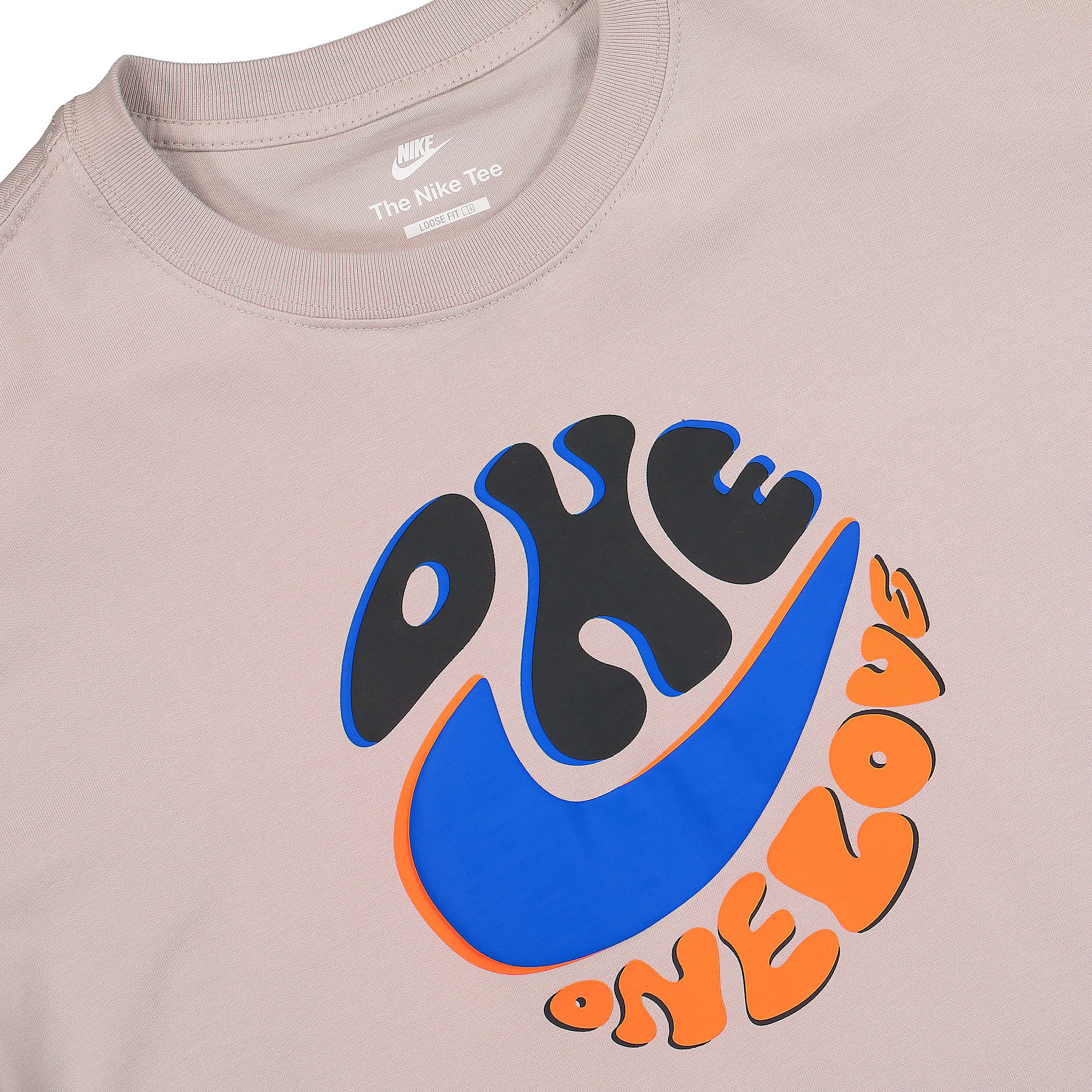 Nike NSW Sport Power Love Tee Cream II T-Shirts Close-up | Overkill