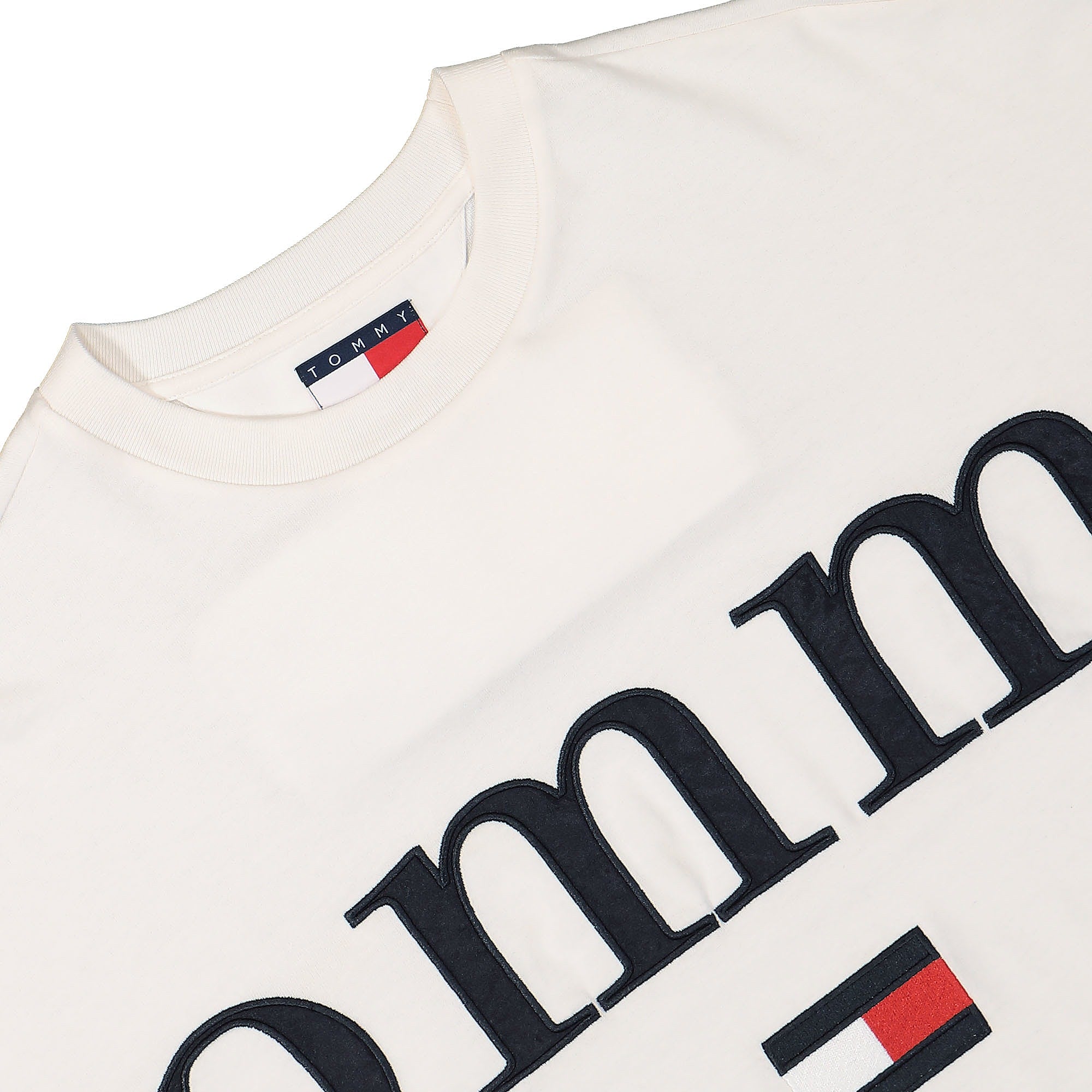 Tommy Jeans TJCU Split Hem Tommy Tee Ancient White T-Shirts Close-up | Overkill